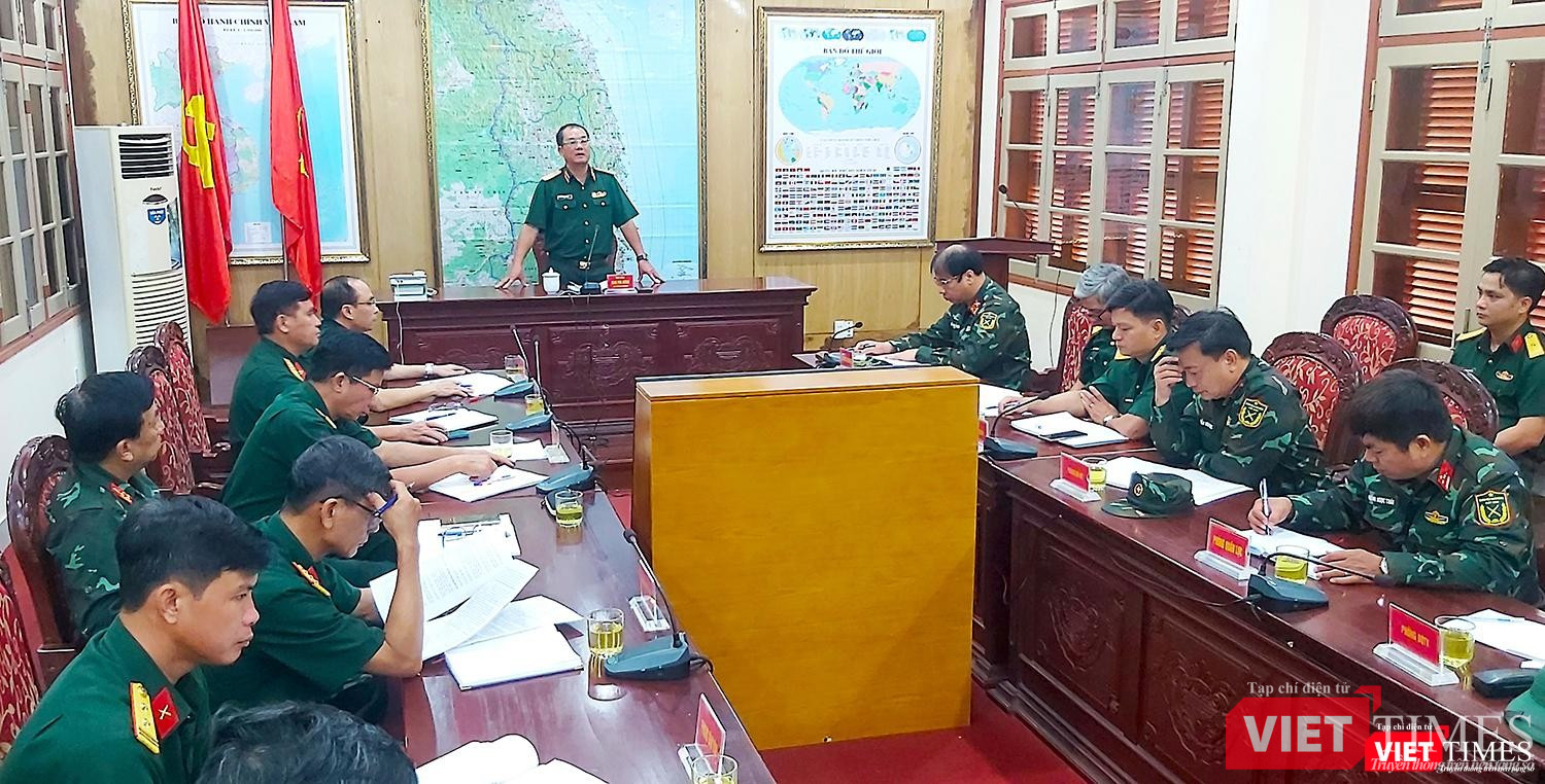 Thiếu tướng Cao Phi Hùng - Phó Tư lệnh Quân khu 5 - triển khai công tác phòng chống bão số 4