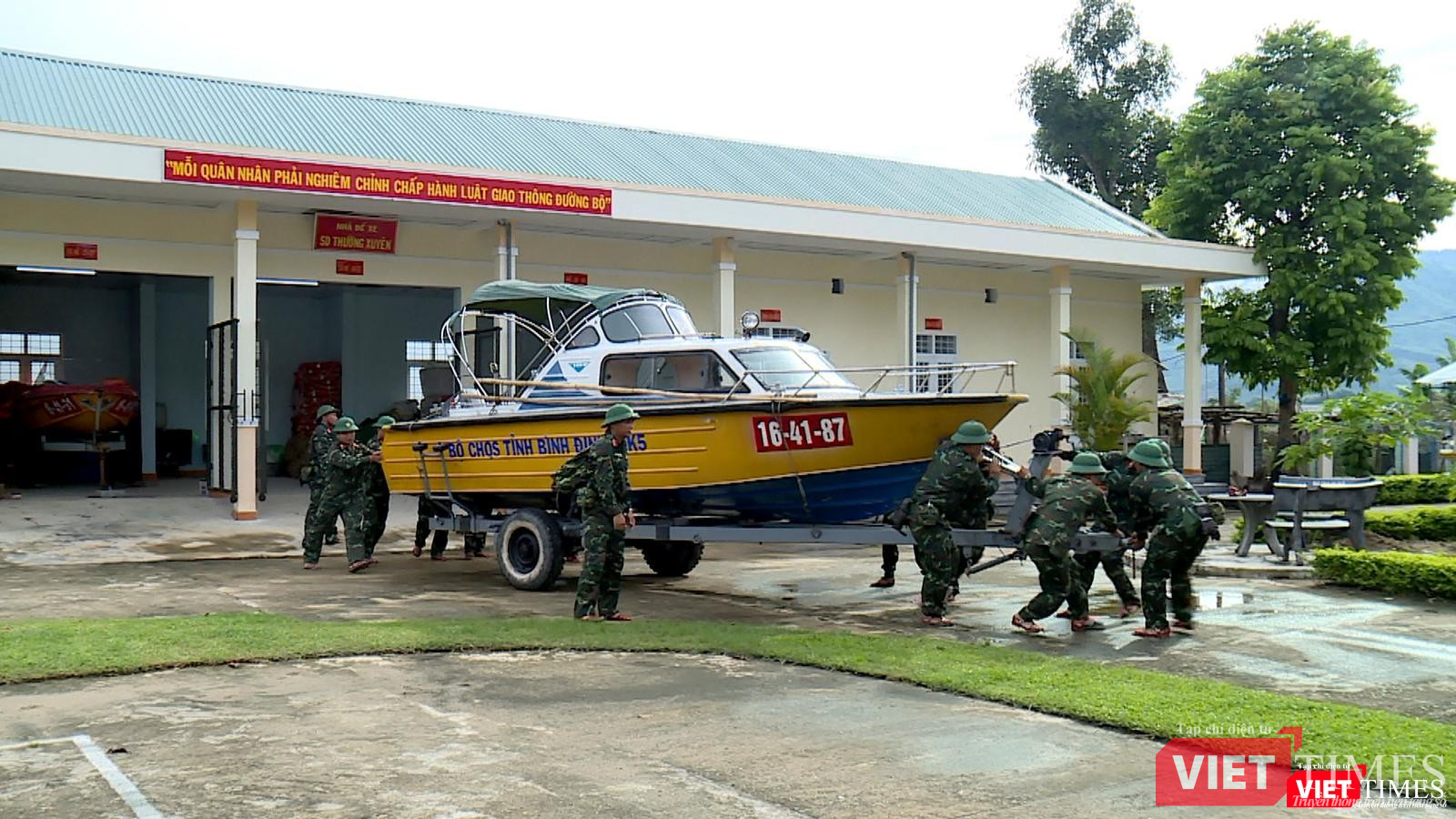 Các phương tiện, thiết bị đã được Quân khu 5 sẵn sàng để ứng phó với bão Noru