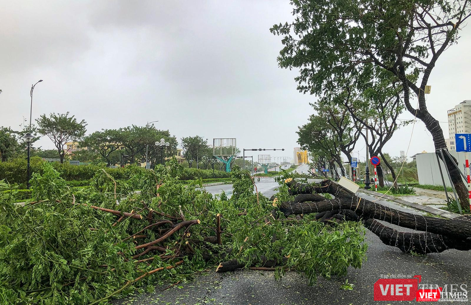 Cầu Rồng sáng ngày 28/9