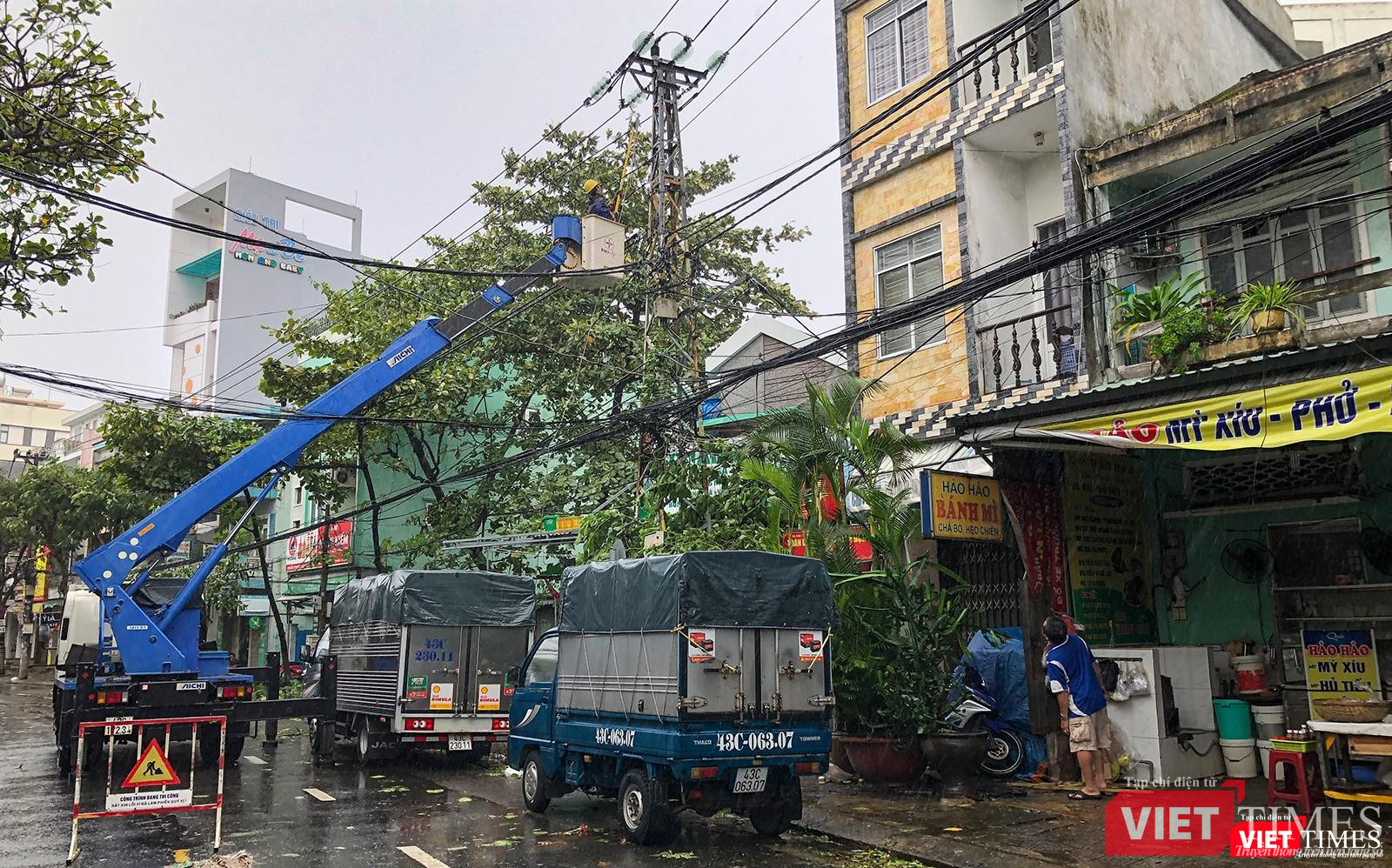 Ngành điện lực khẩn trương nối lại lưới điện