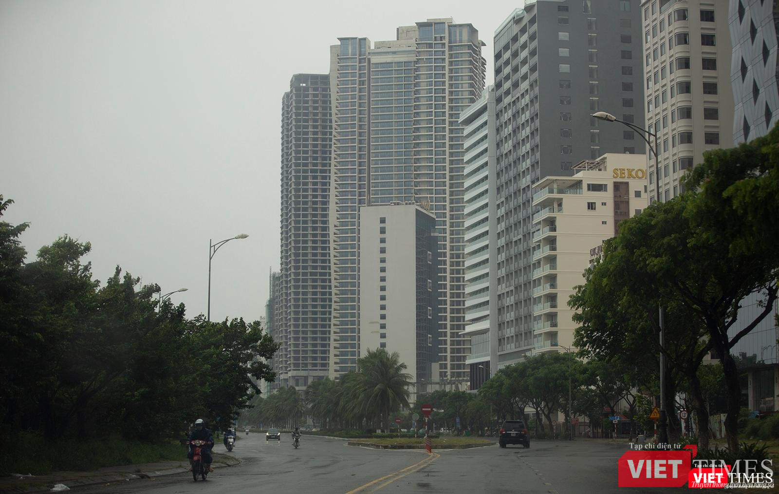 Từ trưa ngày 27/9, đường Võ Nguyên Giáp bắt đầu mưa nặng hạt