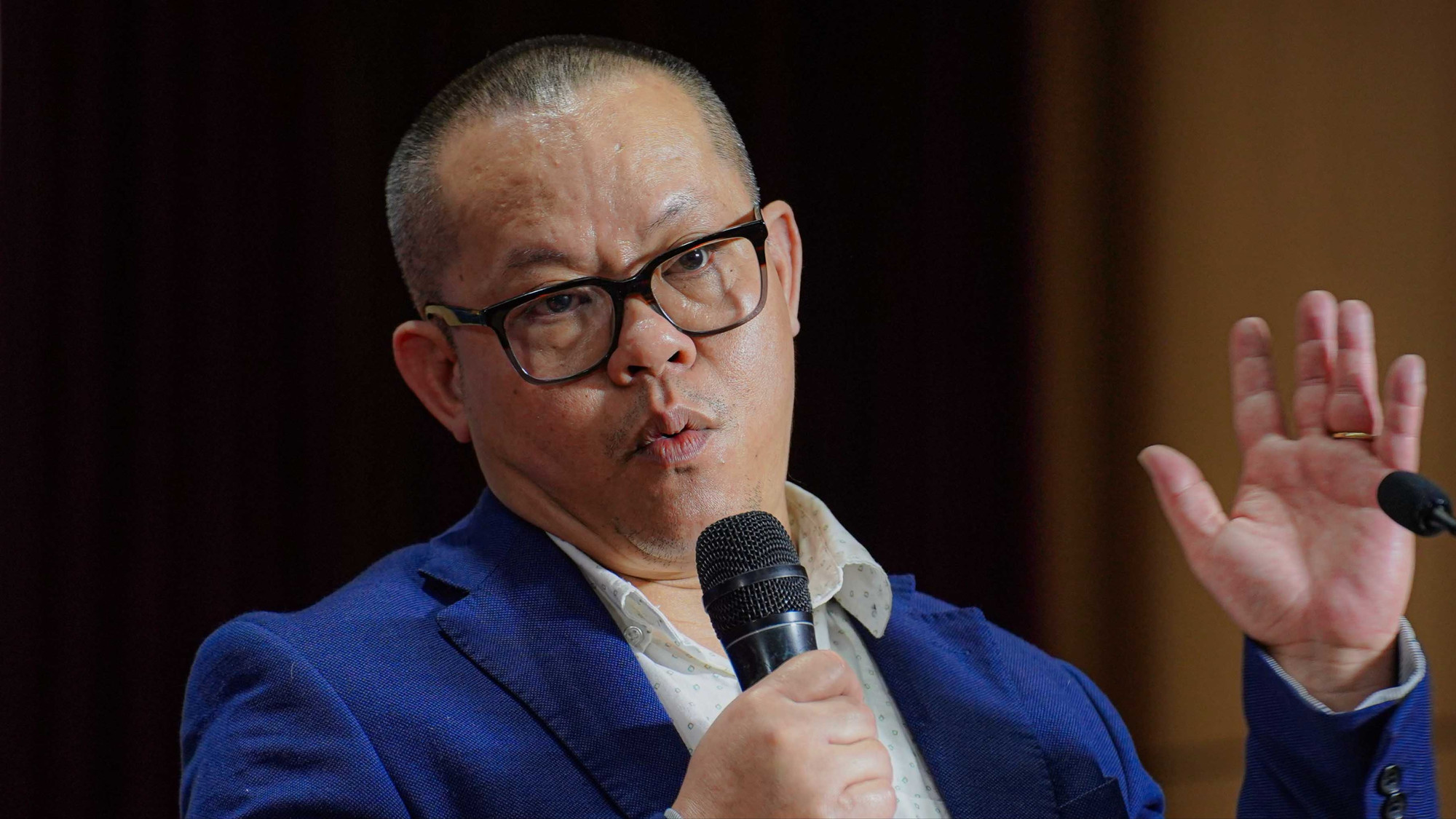 GS Nguyễn Đức An - Giám đốc Trung tâm Nghiên cứu Truyền thông về Khoa học, Sức khỏe và Dữ liệu (ĐH Bournemouth, Vương quốc Anh).