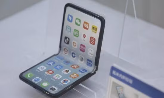 Máy trình diễn công nghệ iPhone của chuỗi cung ứng trực tuyến.