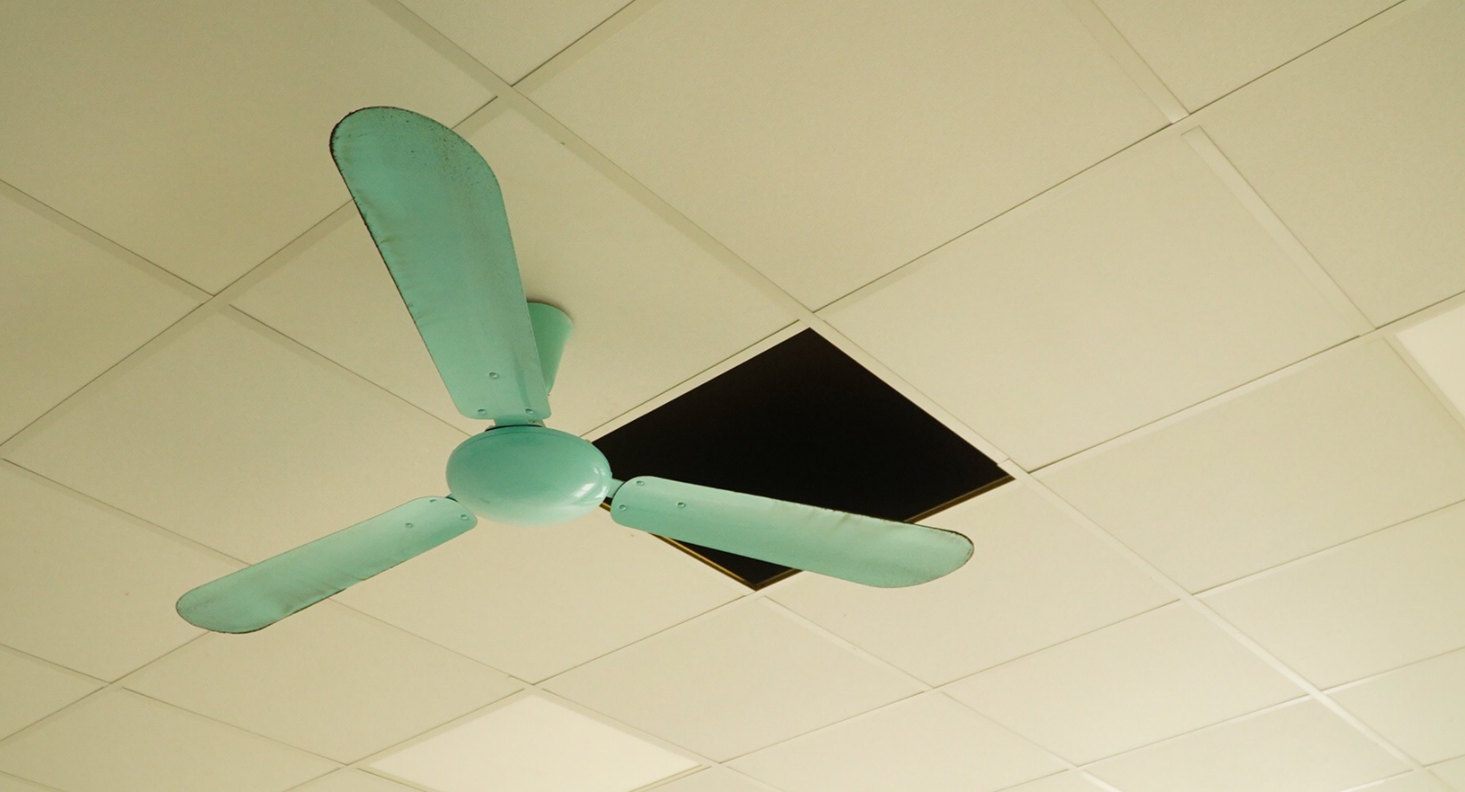 Ma tuý được đối tượng Quý giấu ở trần nhà ngay cạnh quạt trần