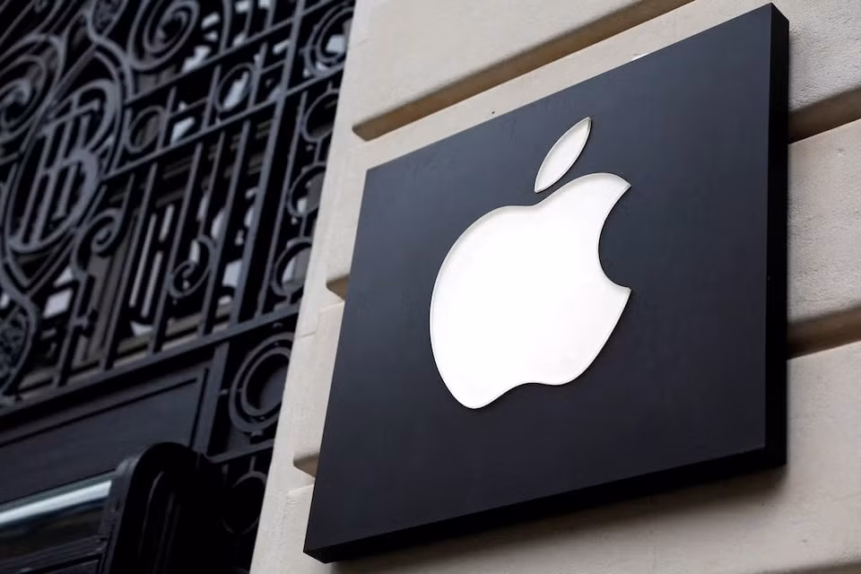 logo Apple o Apple Store Paris - Reuters.jpg