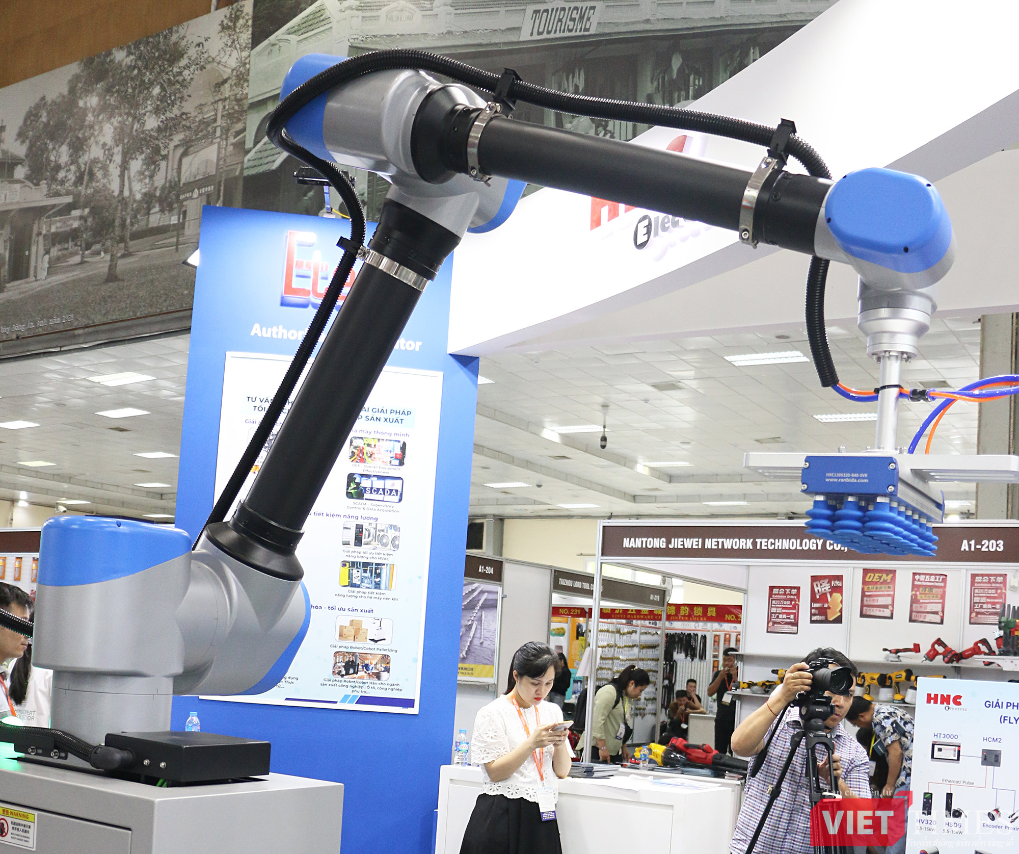 vt_robot dong goi san pham.jpg