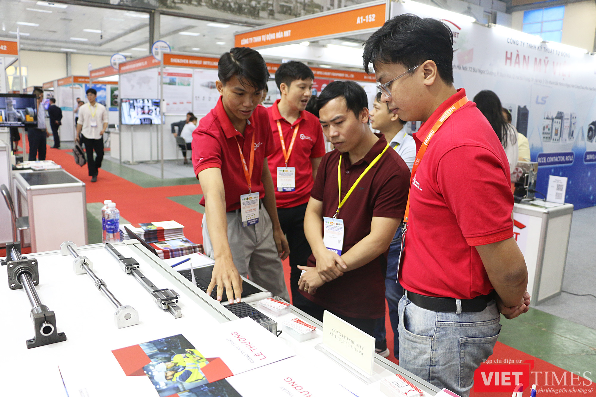 vt_khach tham quan 1.jpg