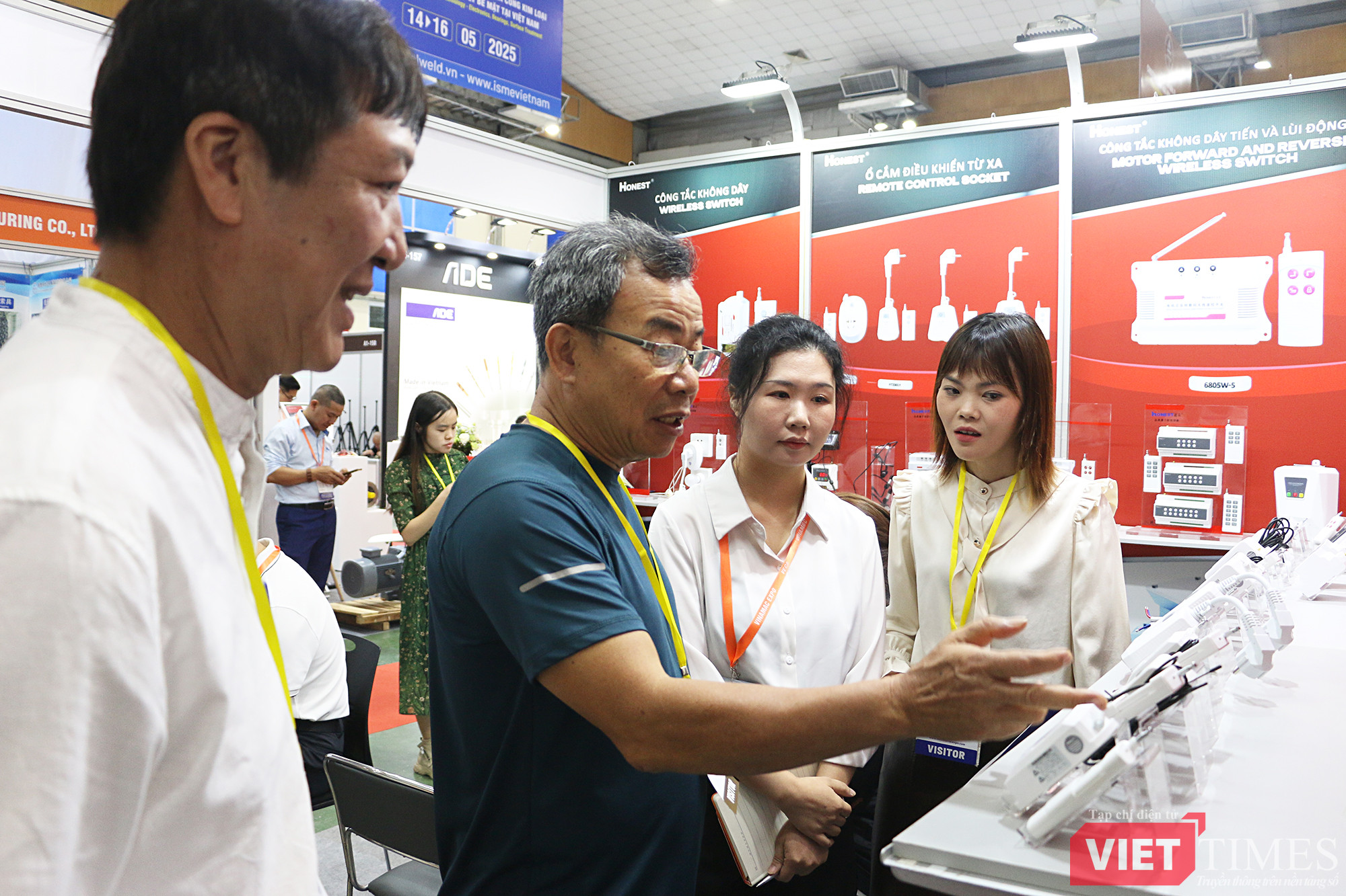 vt_khach tham quan 2.jpg