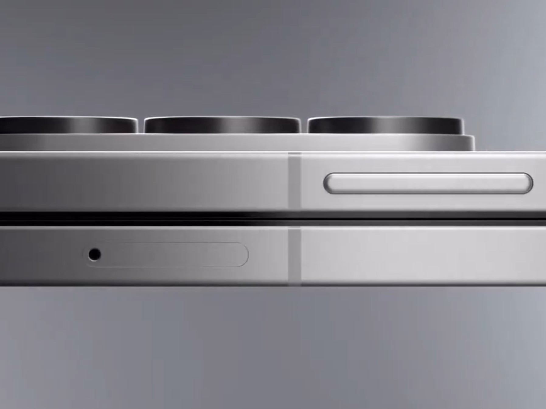 anh dung Galaxy Z Fold 7 - PandaFlash.jpg