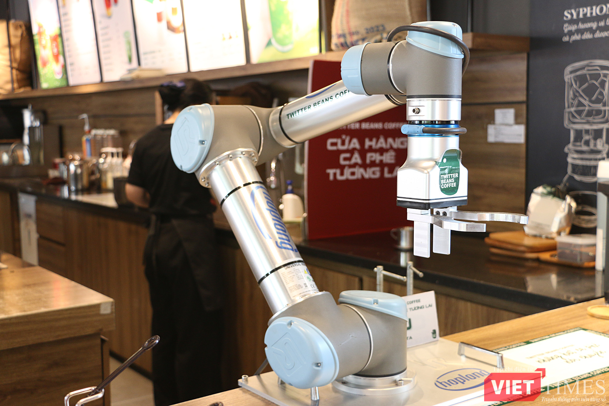 vt_robot coffee 2.jpg