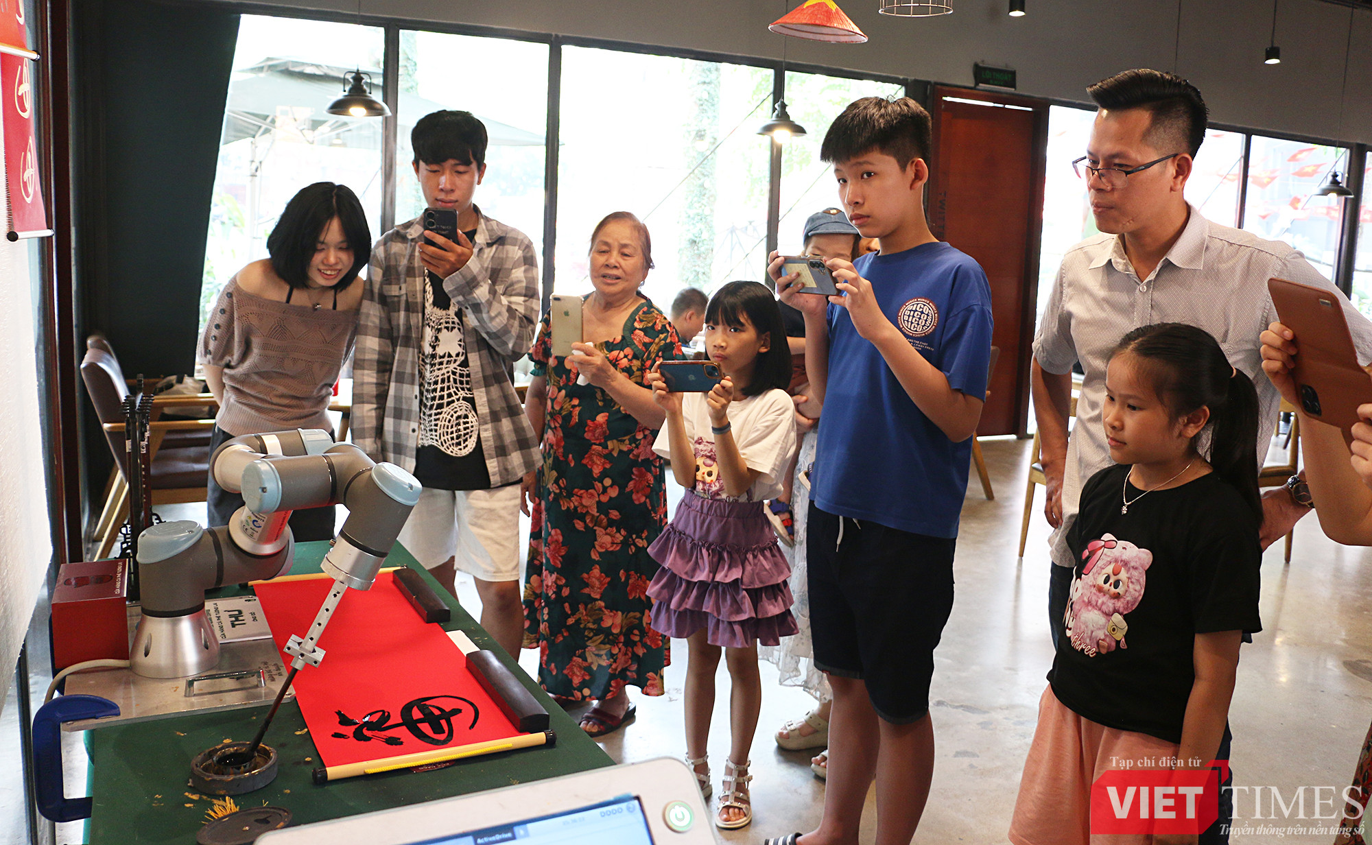 vt_robot coffee 6.jpg