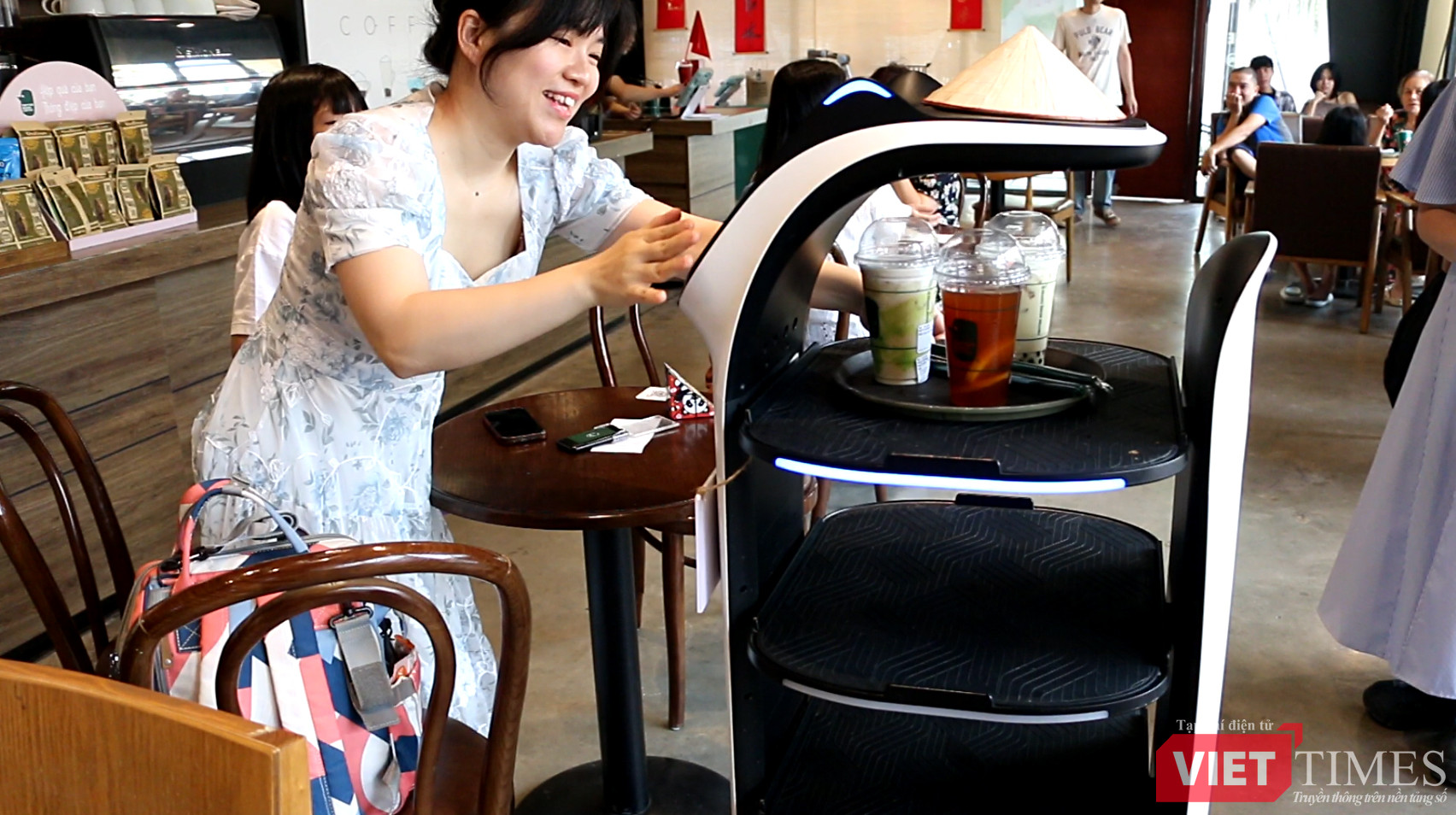 vt_robot coffee 5.jpg