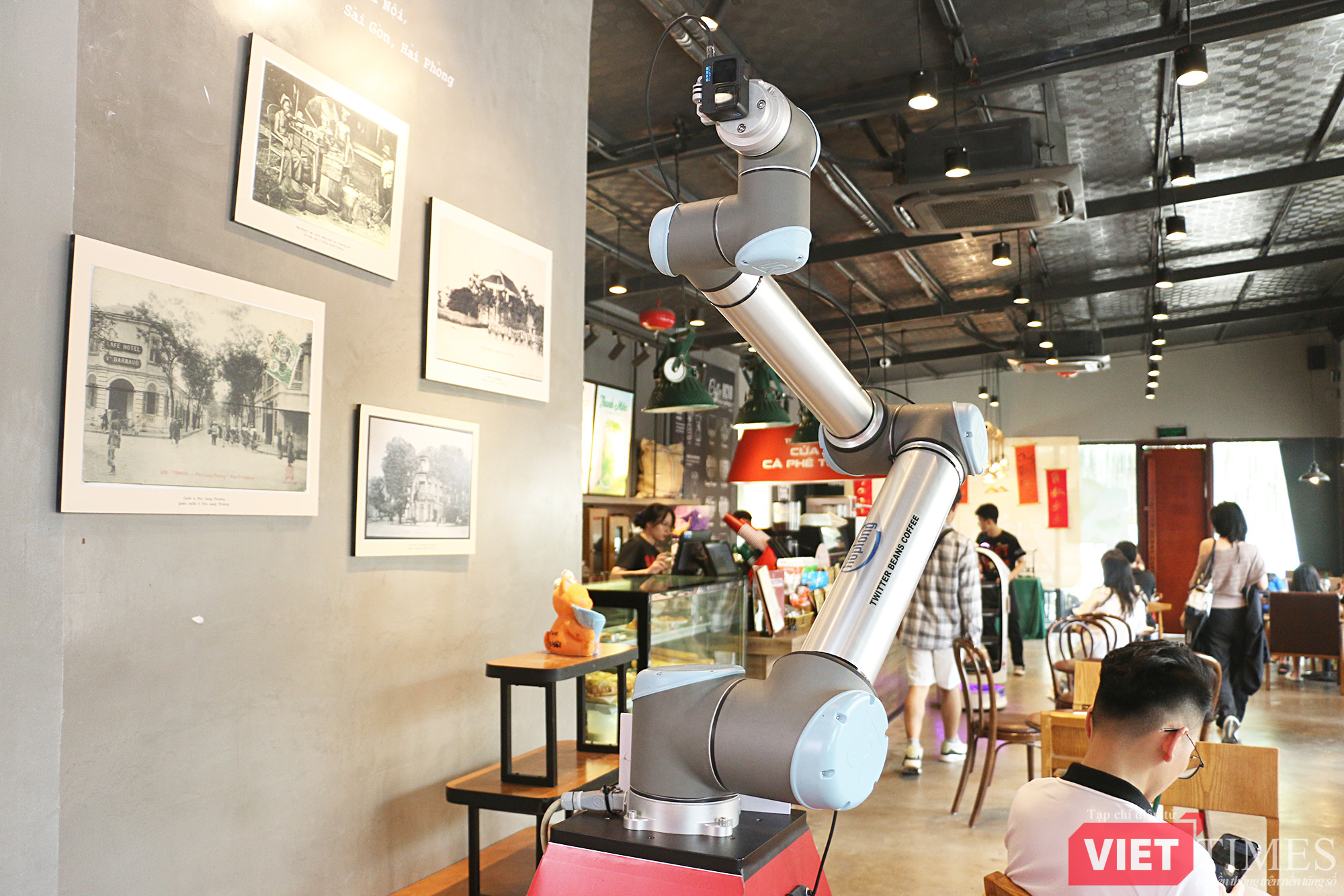 vt_robot coffee 7.jpg