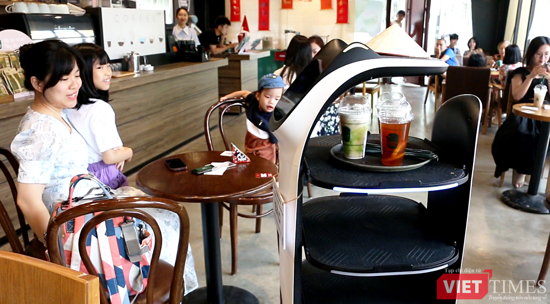 vt_robot coffee 4.jpg