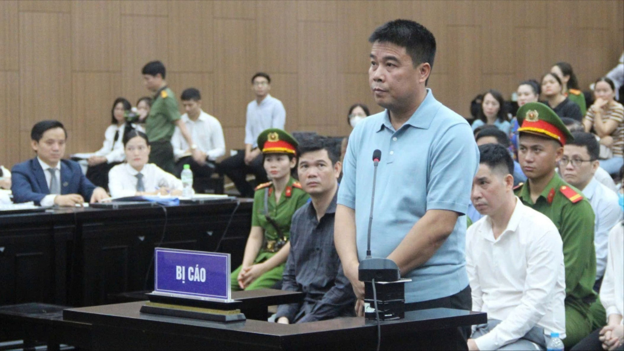 Bị cáo Nguyễn Văn Hậu. Ảnh: N.H.