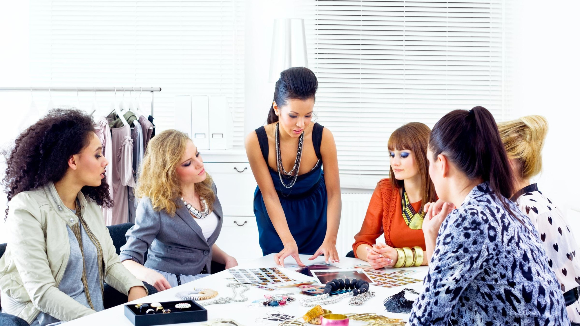 Đội ngũ biên tập hình ảnh chọn những shot hình đẹp nhất cho tạp chí Đội ngũ biên tập hình ảnh chọn những shot hình đẹp nhất cho tạp chí