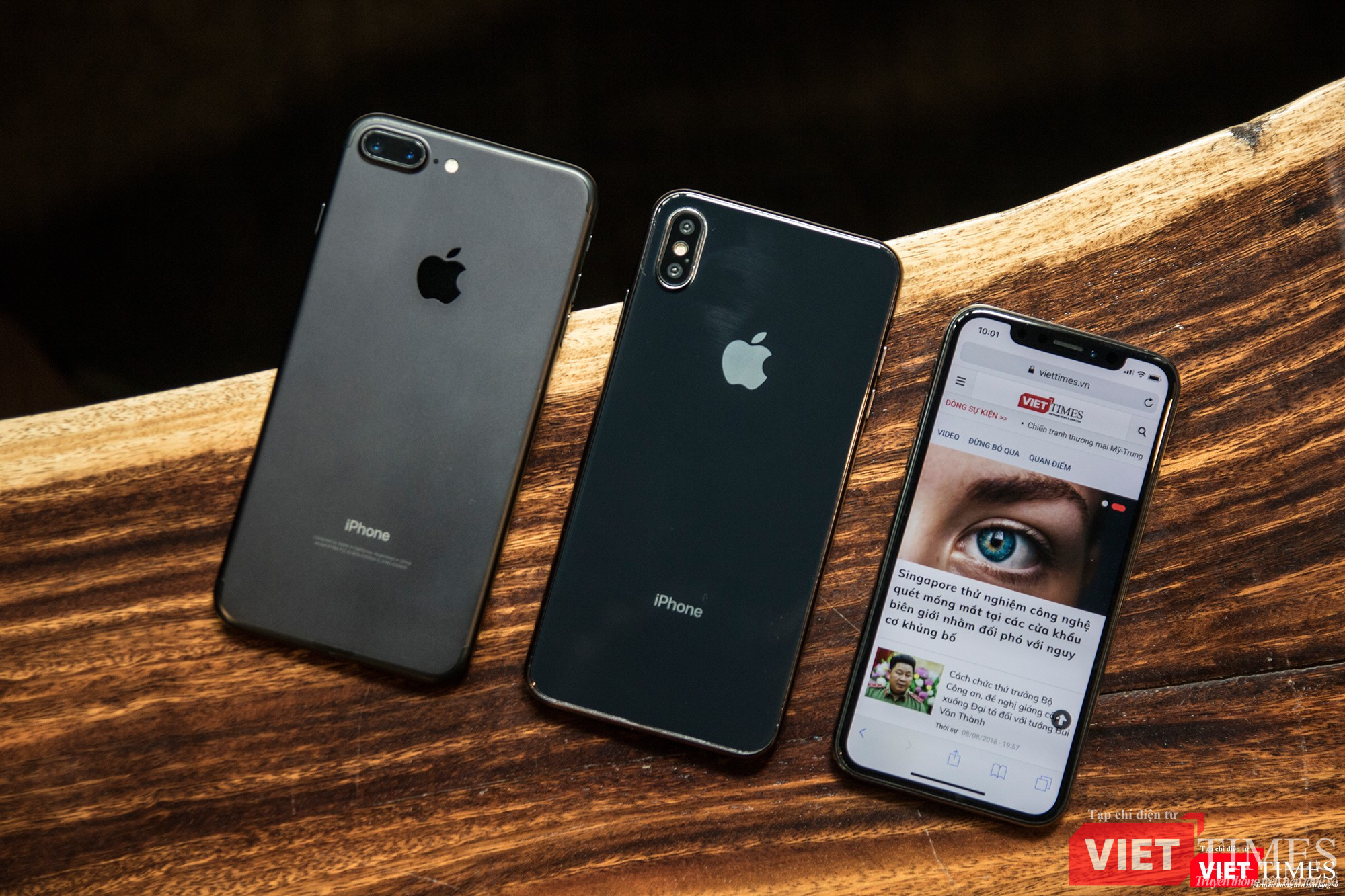 Còn đây là bộ 3 sản phẩm gồm: iPhone 7 Plus, iPhone X Plus và iPhone X Còn đây là bộ 3 sản phẩm gồm: iPhone 7 Plus, iPhone X Plus và iPhone X