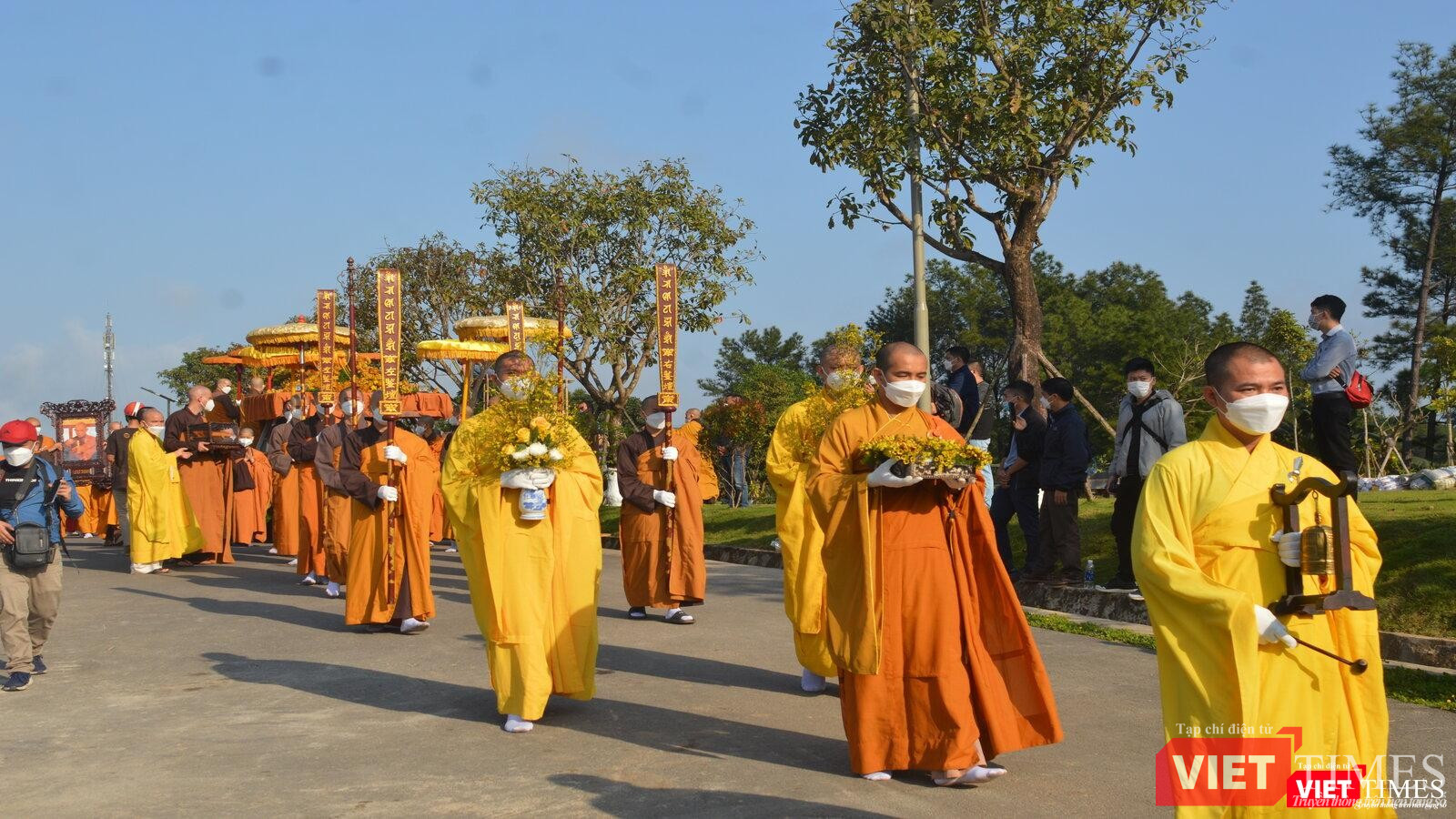 Kim quan Thiền sư Thích Nhất Hạnh được di chuyển từ Tổ đình Từ Hiếu