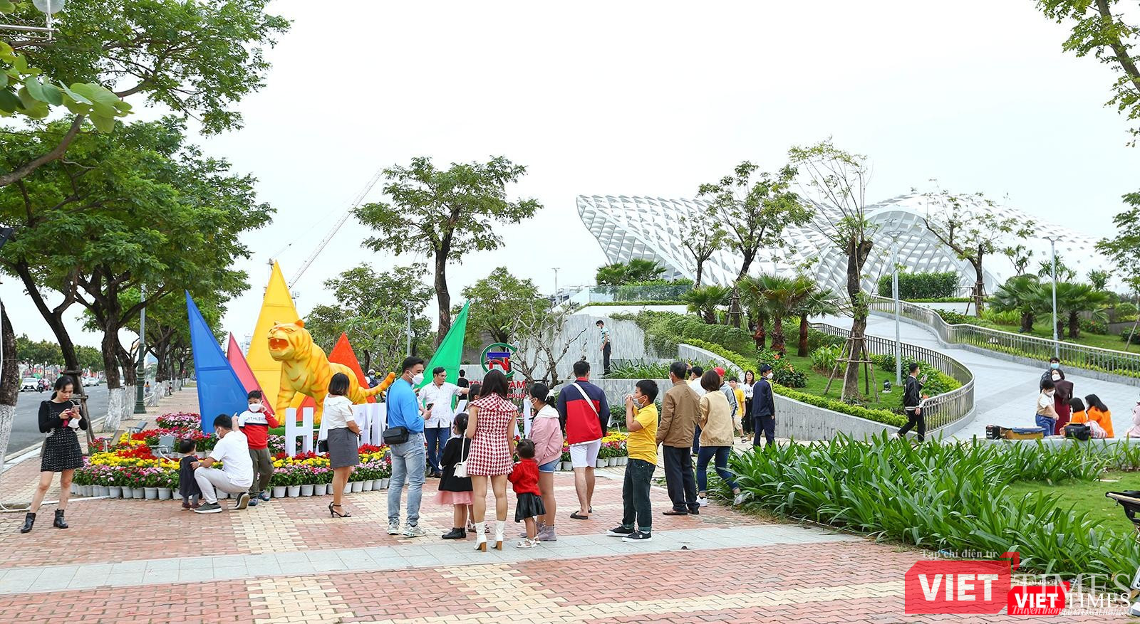 Công viên Apec luôn thu hút người dân vì sự mới lạ và kiến trúc đẹp