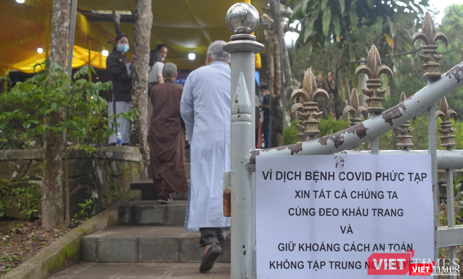 Lễ viếng tuân thủ quy định phòng dịch COVID-19