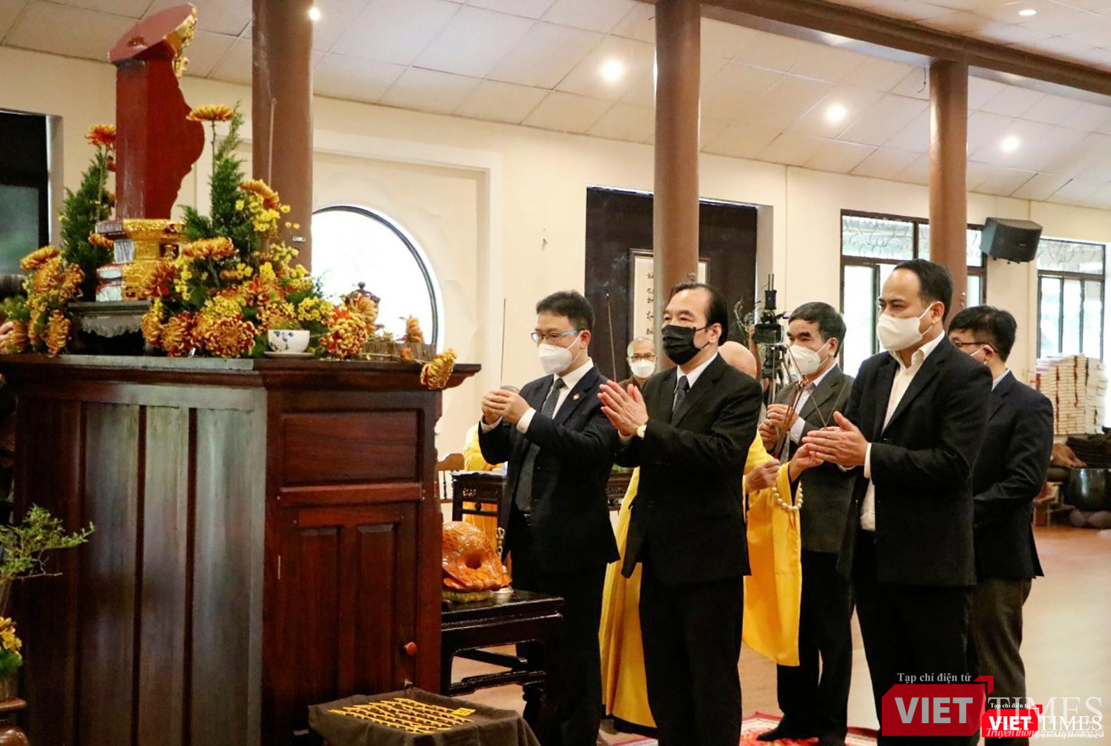 Đoàn Ủy ban Trung ương MTTQ Việt Nam do ông Ngô Sách Thực - Phó Chủ tịch Ủy ban - làm Trưởng đoàn, vào viếng