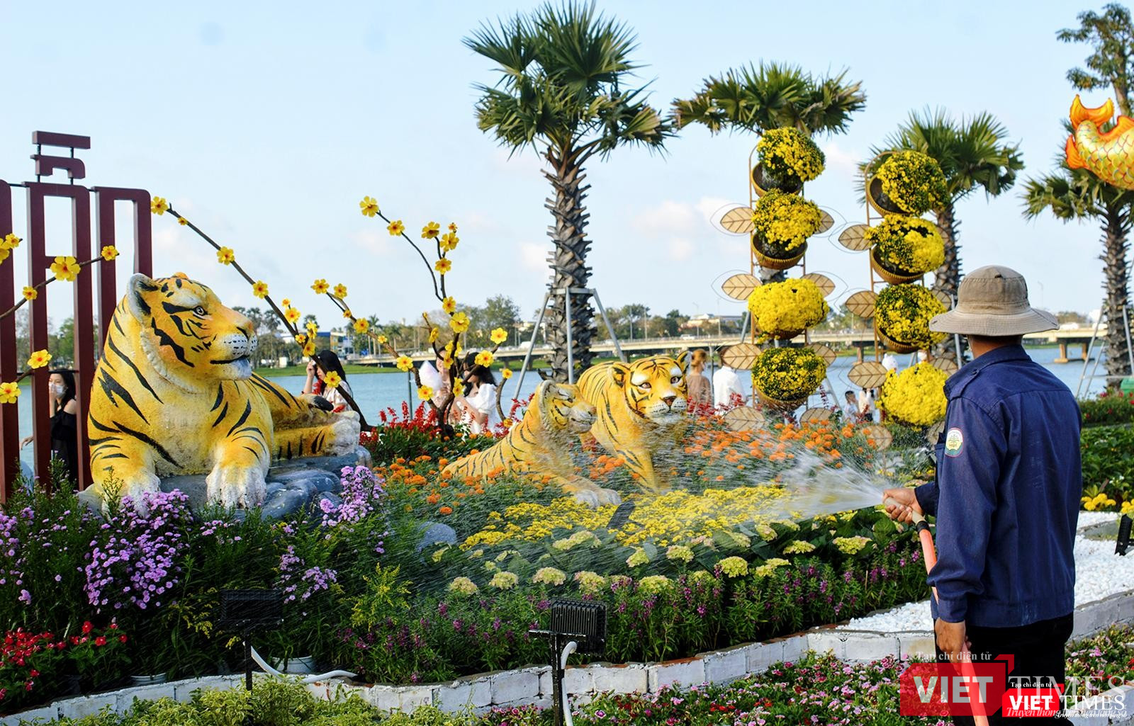 Các tiểu cảnh luôn được công nhân công viên cây xanh chăm sóc