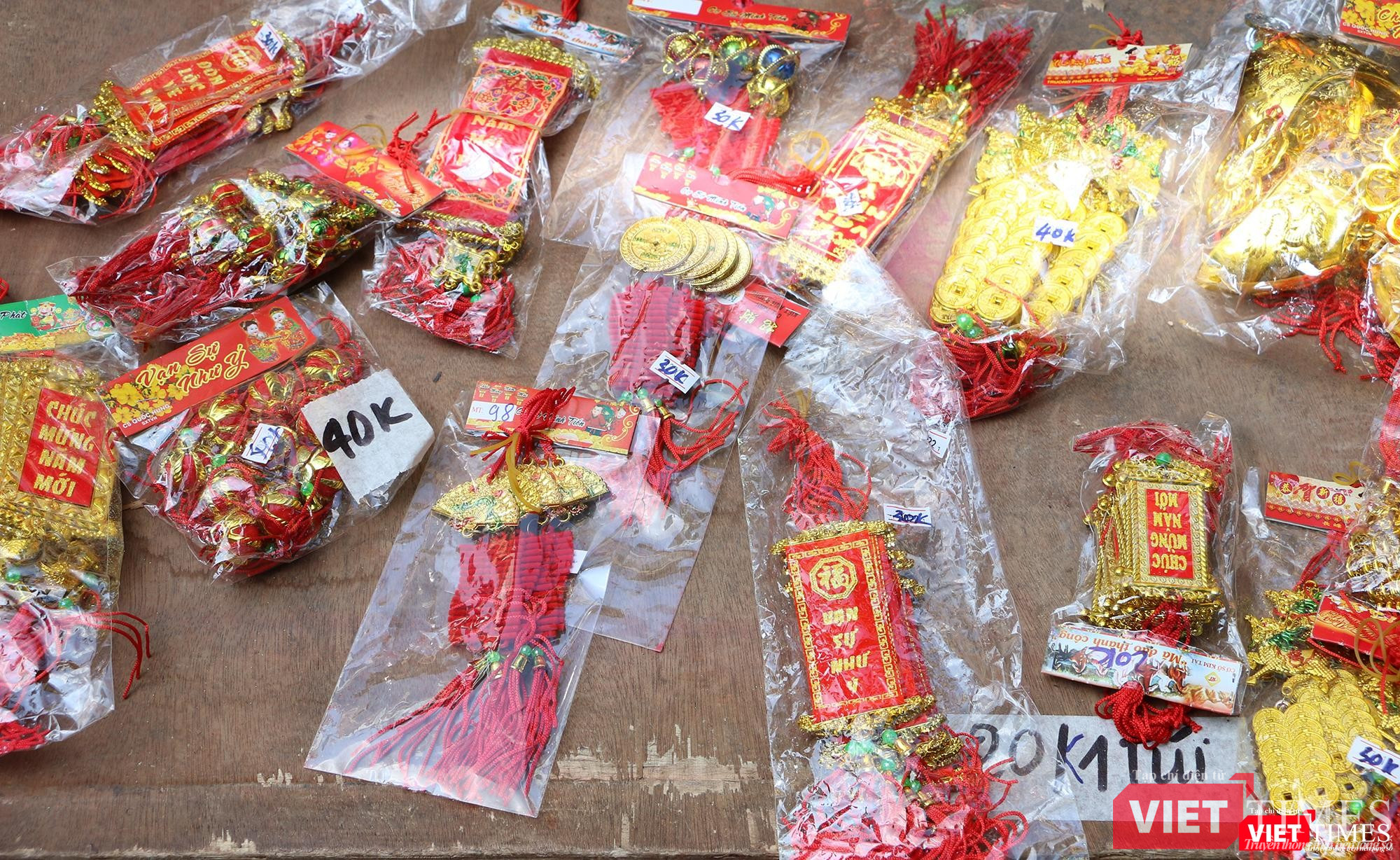 Đồ treo cành đào, cành mai có giá từ 20 nghìn đồng đến 40 nghìn đồng