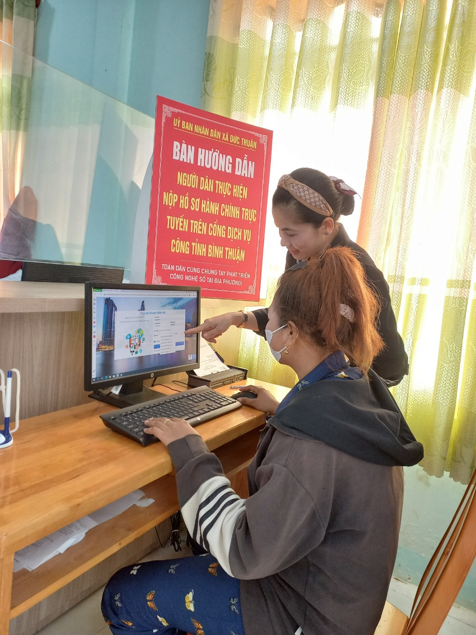 dich vu cong truc tuyen.png