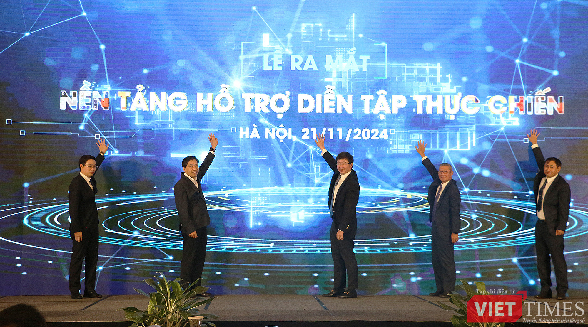 vt_ra mat nen tang ho tro dien tap thuc chien.jpg