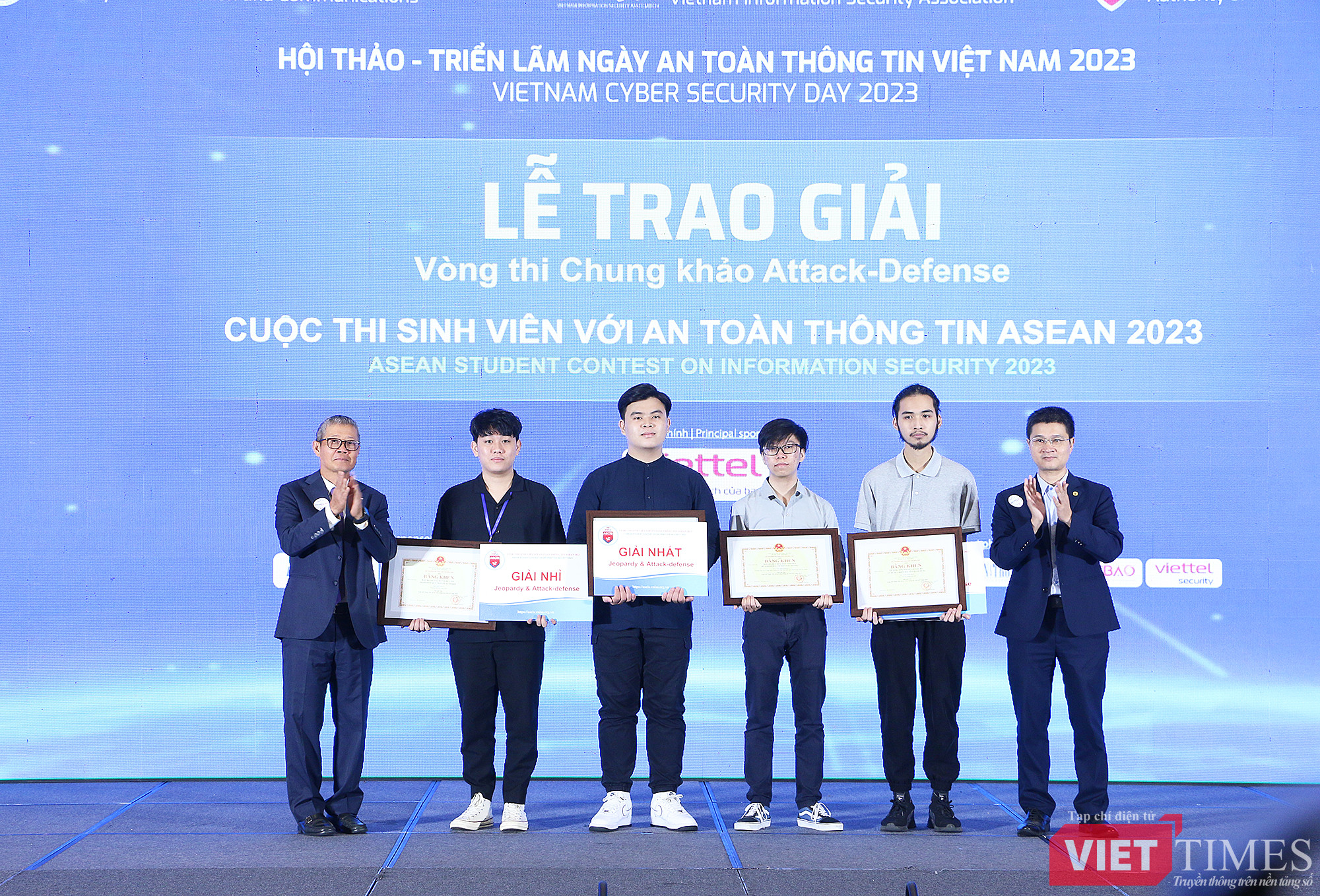 vt_trao giai sinh vien voi attt 2.jpg