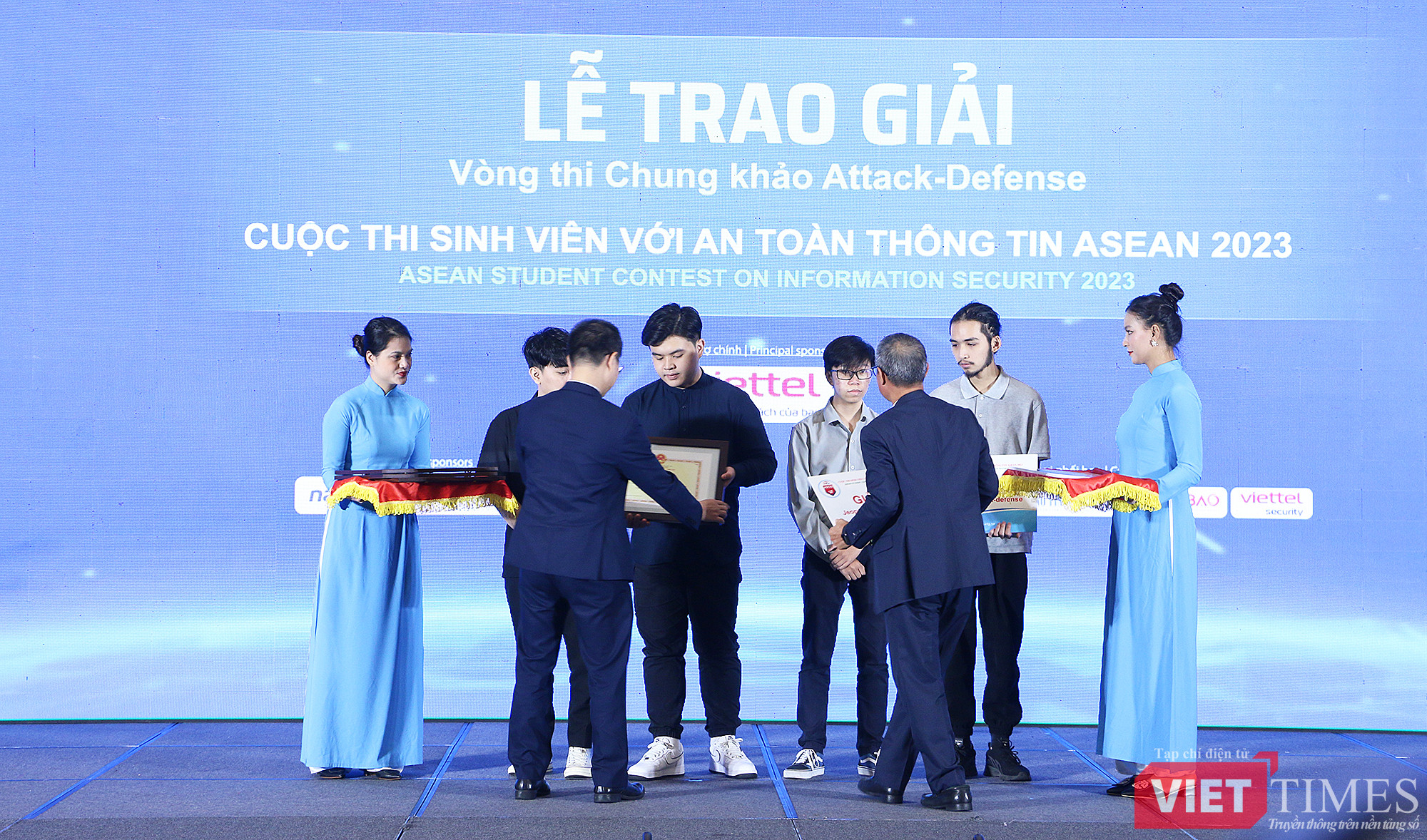 vt_trao giai sinh vien voi attt.jpg