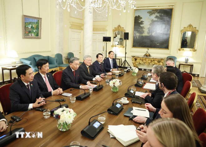 Tổng Bí thư Tô Lâm và Thủ tướng Liên hiệp Vương quốc Anh và Bắc Ireland Keir Starmer hội đàm. Ảnh: Thống Nhất.TTXVN