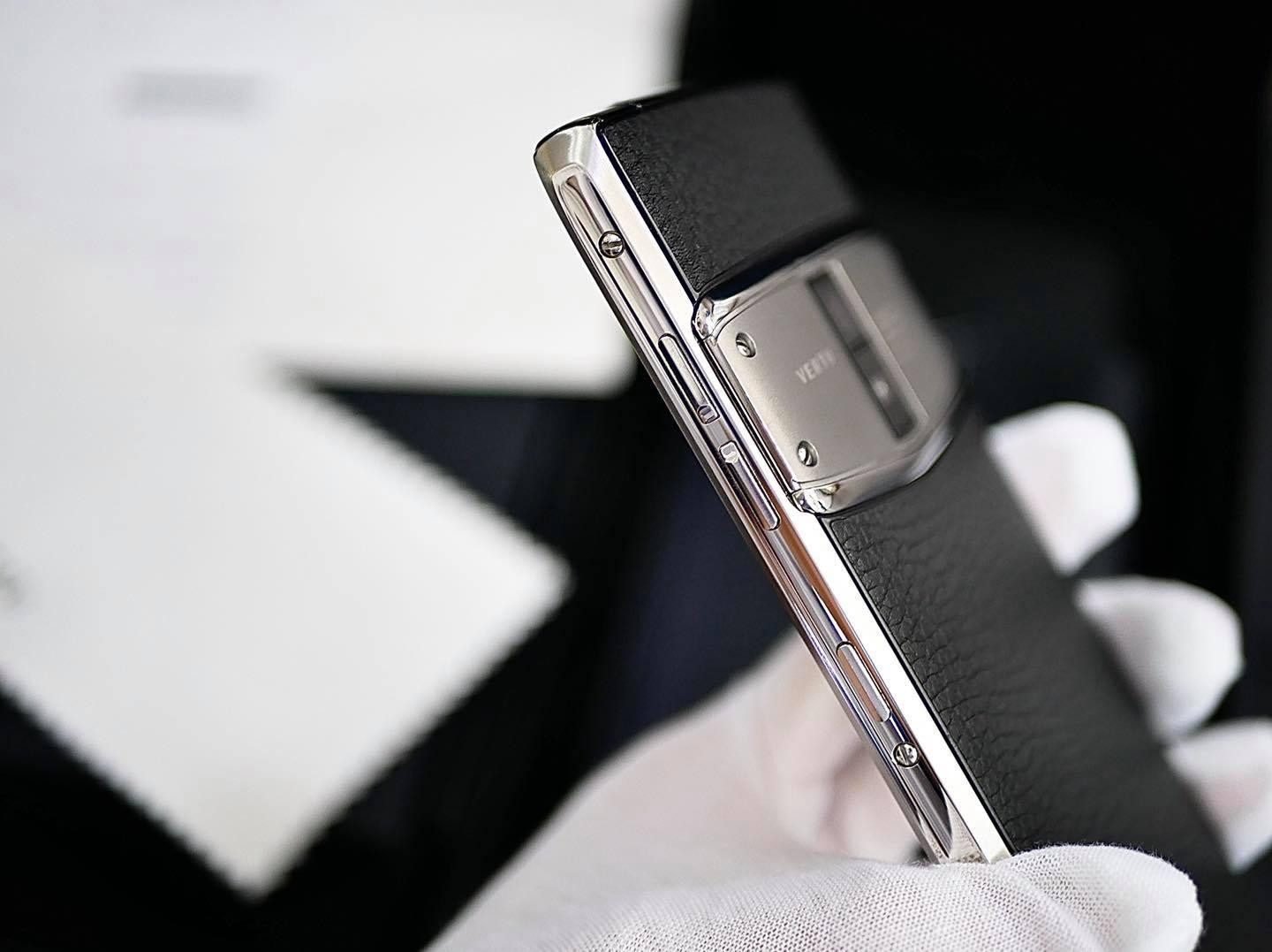 Chiếc Vertu Constellation X Titanium phiên bản giới hạn