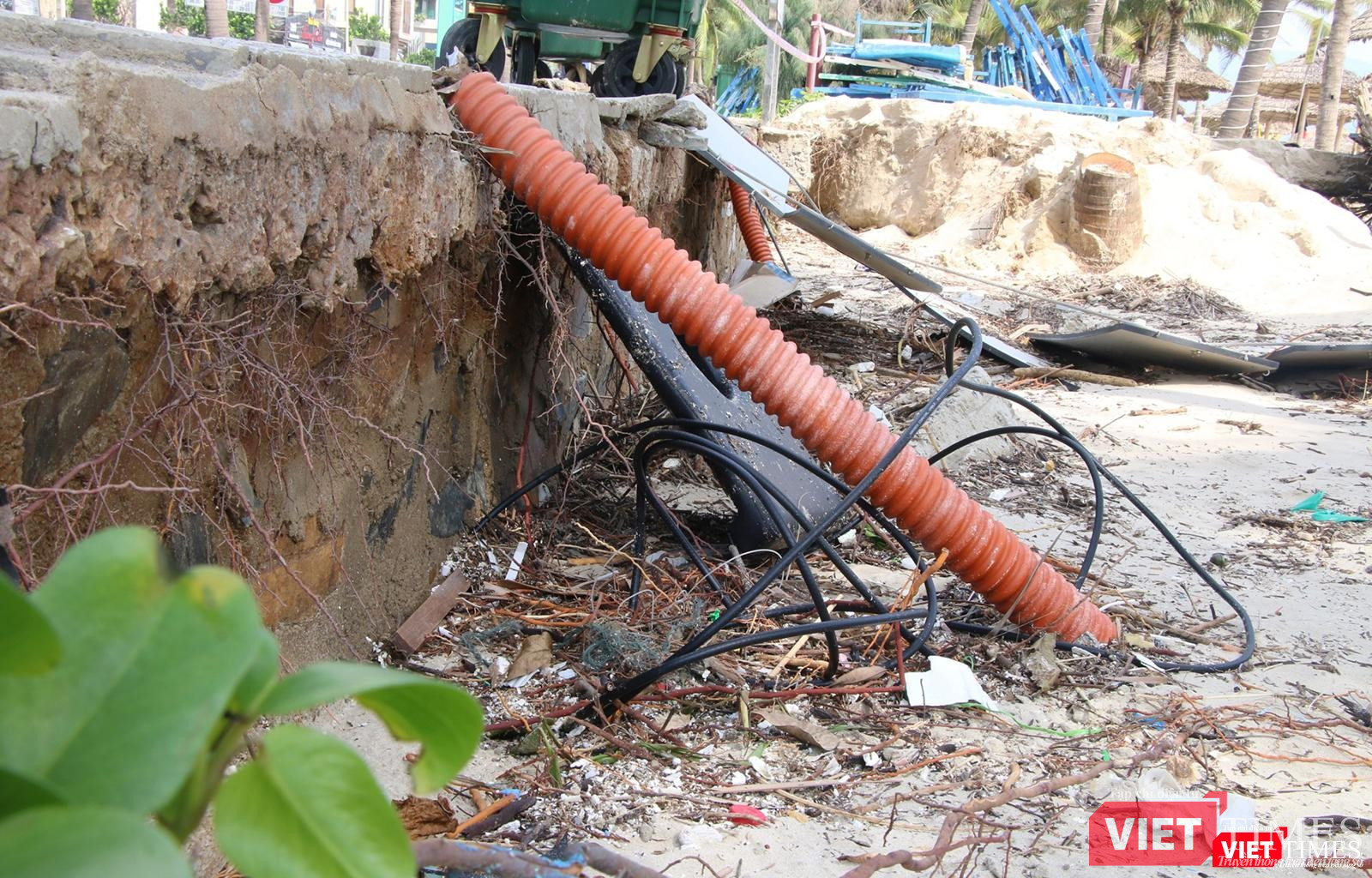 Trơ cả dây cáp điện