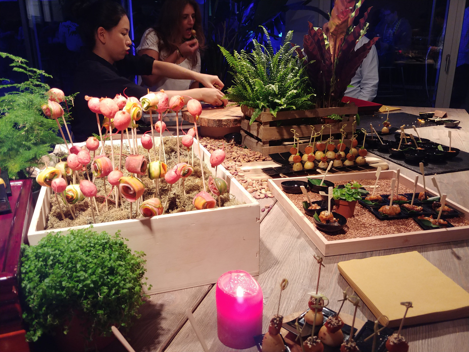 So sánh ảnh chụp từ LG V30 với Galaxy S8+ và iPhone 7 Plus ảnh 17