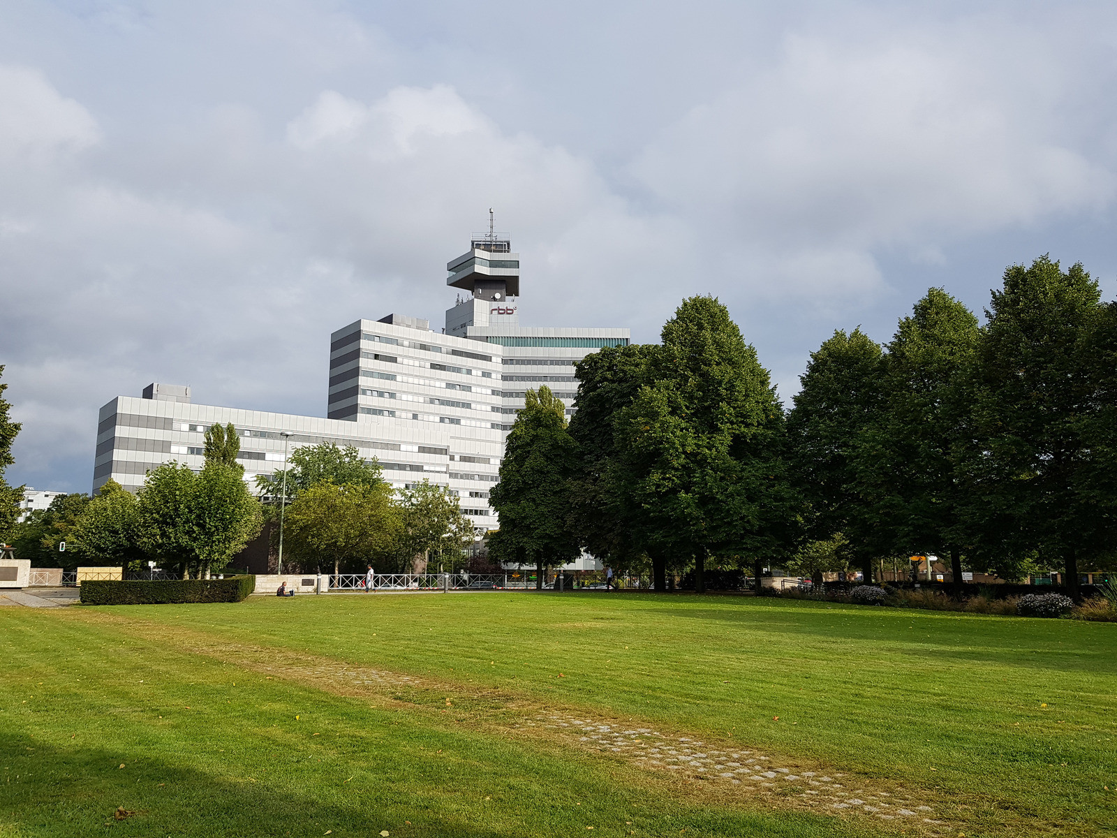 So sánh ảnh chụp từ LG V30 với Galaxy S8+ và iPhone 7 Plus ảnh 6