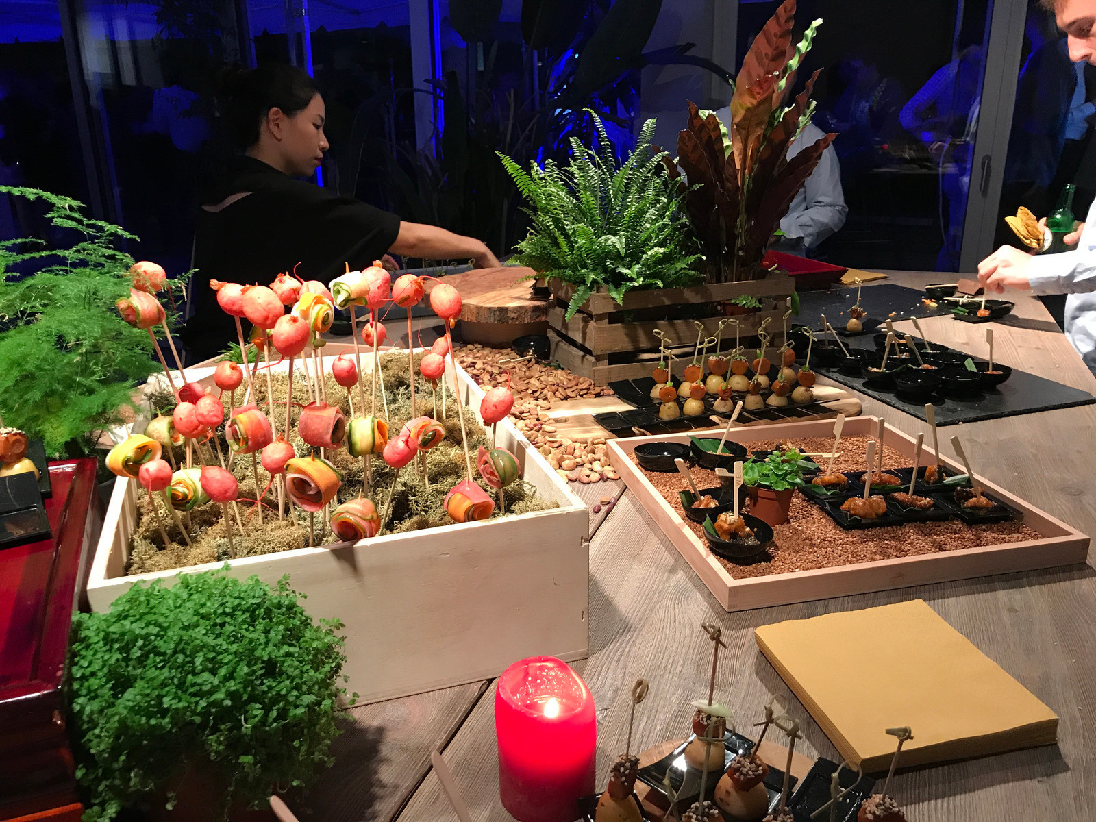 So sánh ảnh chụp từ LG V30 với Galaxy S8+ và iPhone 7 Plus ảnh 19