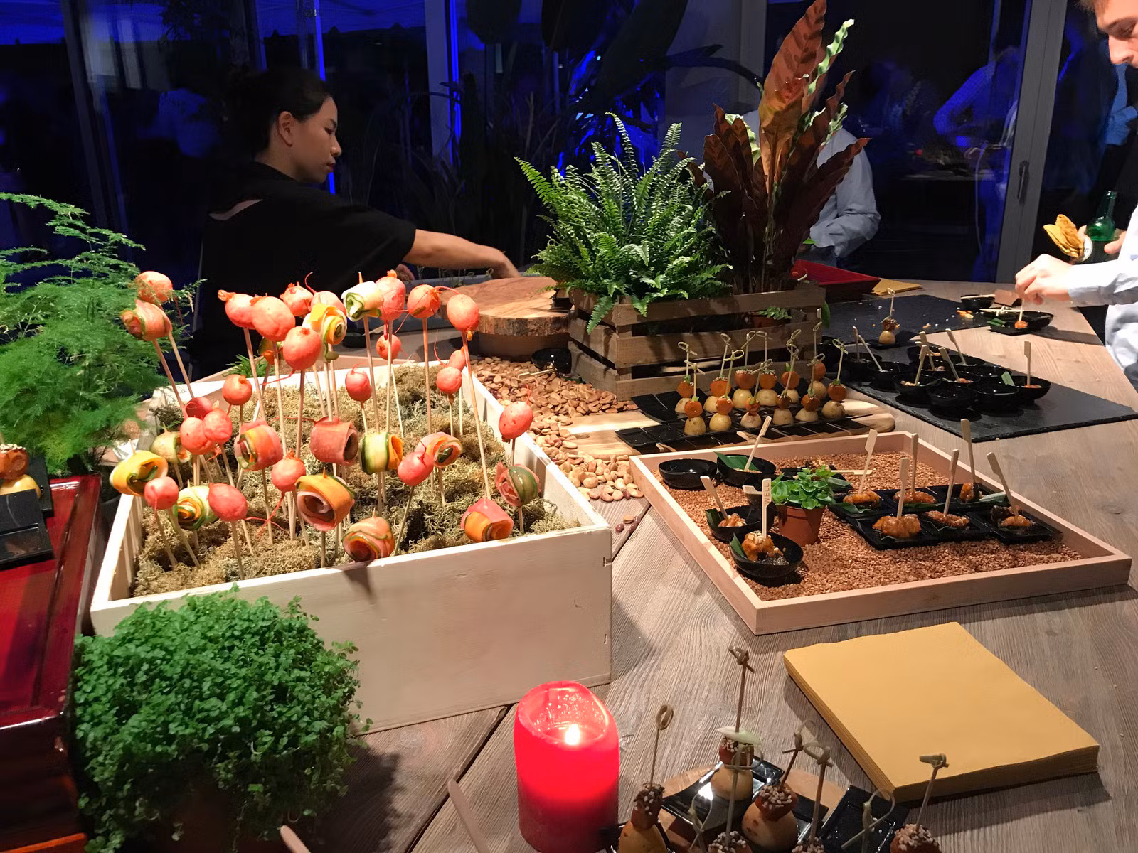 So sánh ảnh chụp từ LG V30 với Galaxy S8+ và iPhone 7 Plus ảnh 19