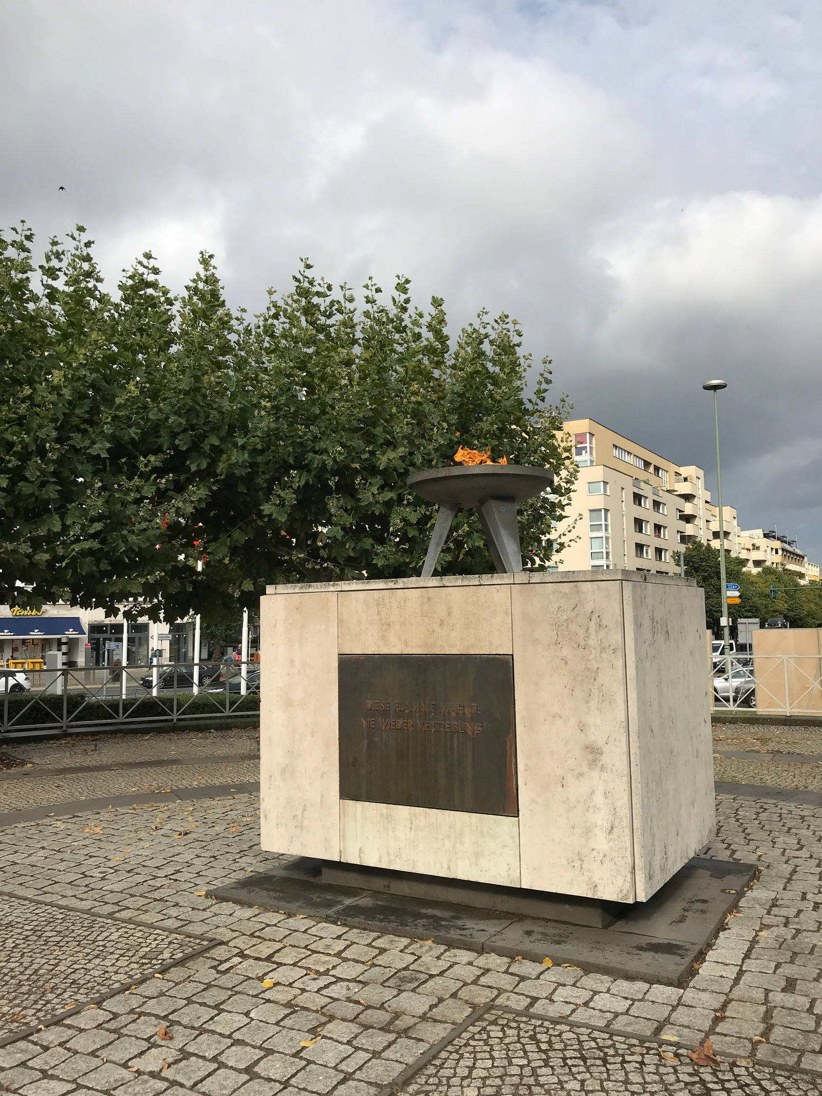 So sánh ảnh chụp từ LG V30 với Galaxy S8+ và iPhone 7 Plus ảnh 11