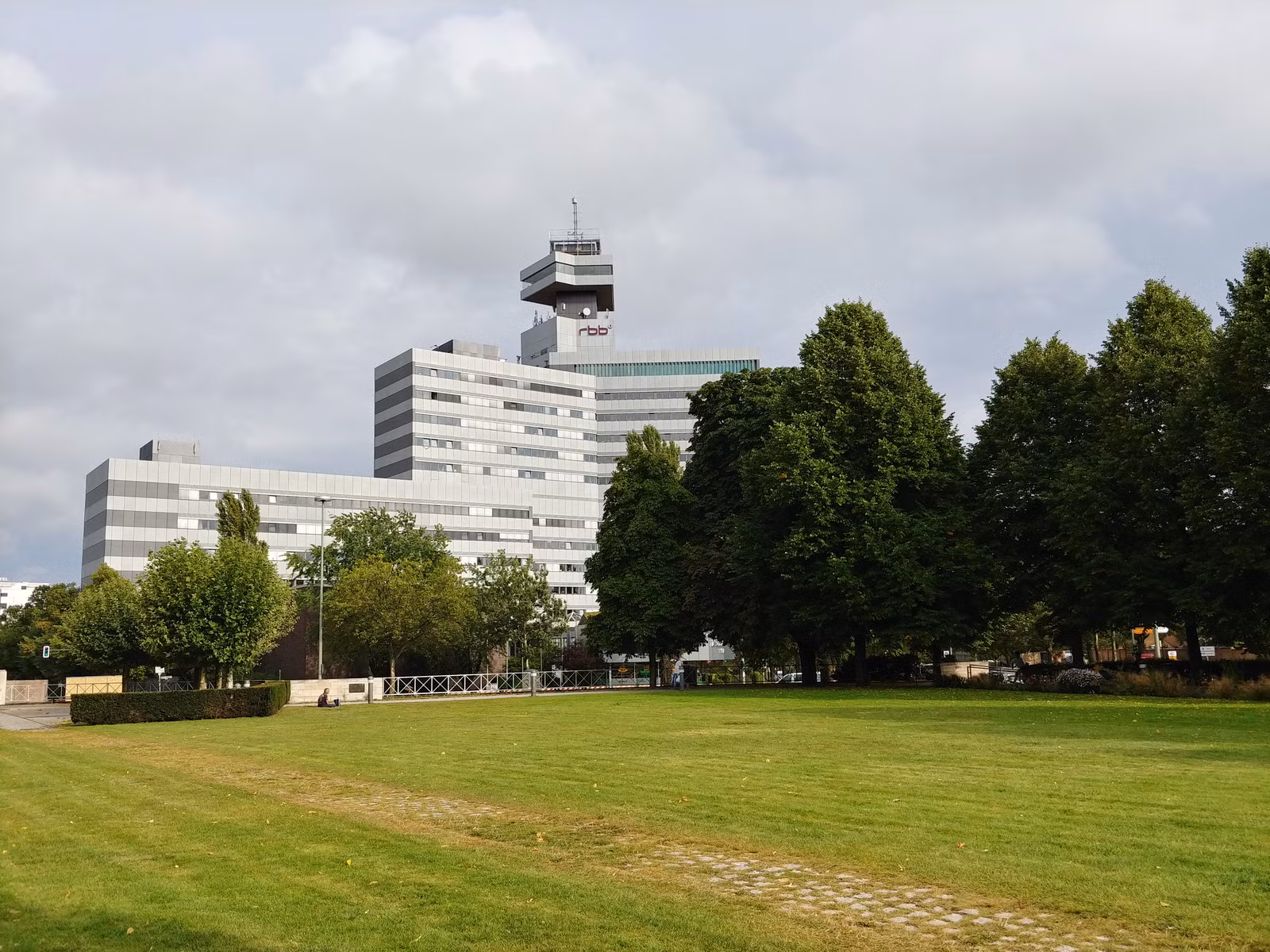 So sánh ảnh chụp từ LG V30 với Galaxy S8+ và iPhone 7 Plus ảnh 5