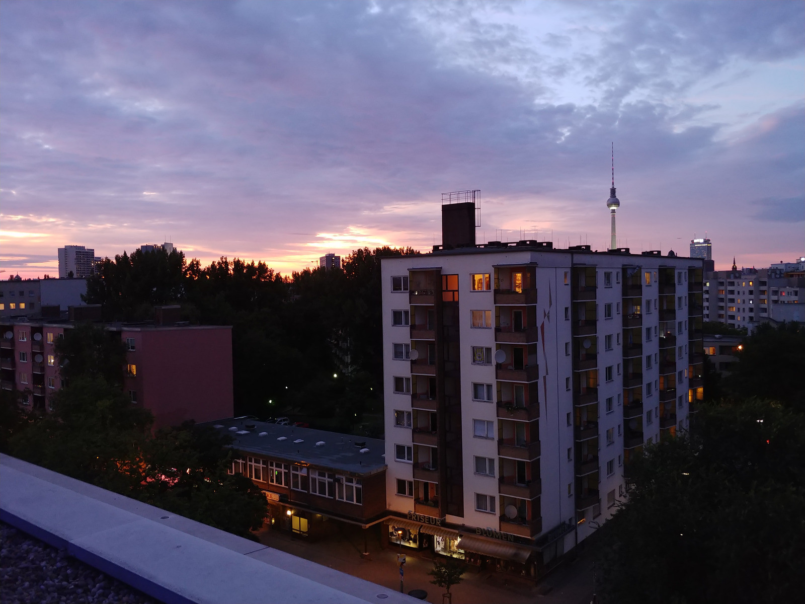 So sánh ảnh chụp từ LG V30 với Galaxy S8+ và iPhone 7 Plus ảnh 13