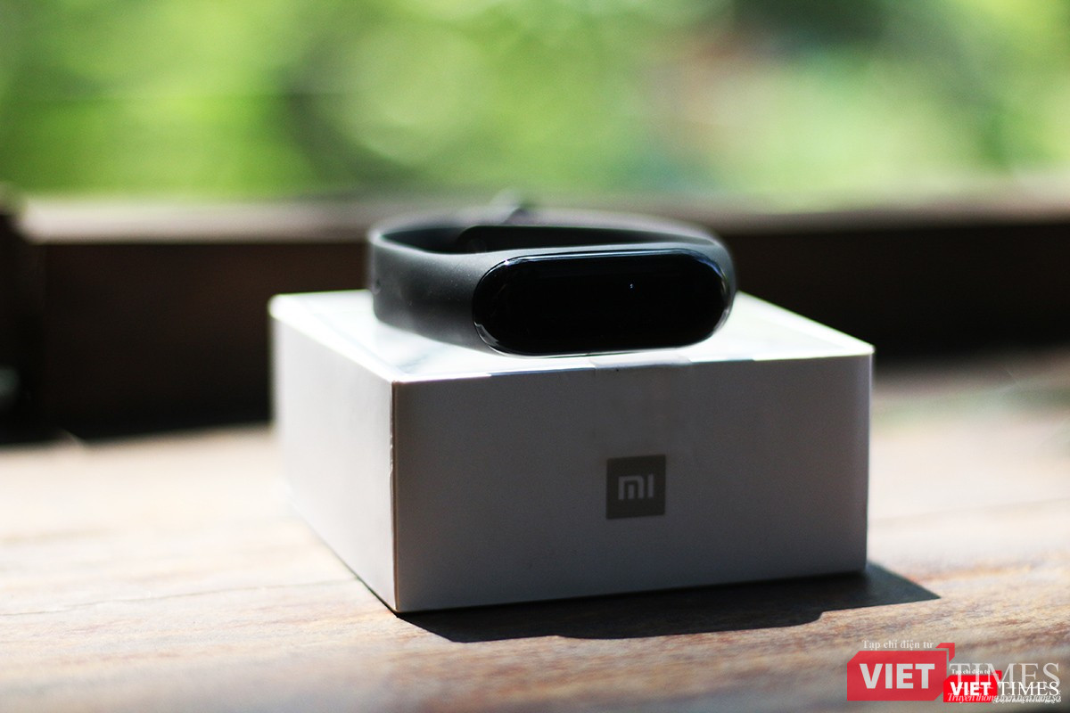 Màn hình của Mi Band 3 có kích thước là 0,78 inch. Đây là sự đổi mới thứ hai mà chúng tôi muốn đề cập đến, khi màn hình của Mi Band 2 chỉ có kích thước 0.42 inch. Ngoài ra, màn hình của Mi Band 3 cũng có cảm ứng, "lên đời" so với Mi Band 2