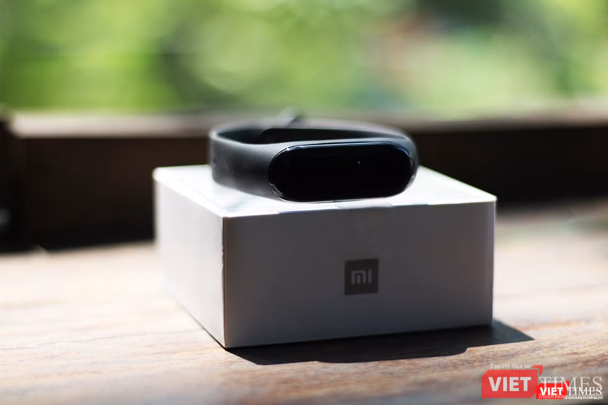 Màn hình của Mi Band 3 có kích thước là 0,78 inch. Đây là sự đổi mới thứ hai mà chúng tôi muốn đề cập đến, khi màn hình của Mi Band 2 chỉ có kích thước 0.42 inch. Ngoài ra, màn hình của Mi Band 3 cũng có cảm ứng, "lên đời" so với Mi Band 2