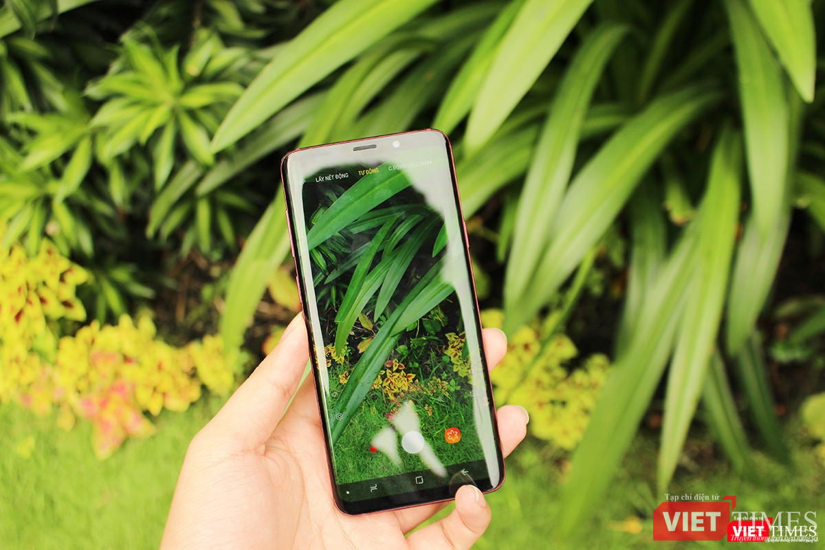 Máy ảnh của Galaxy S9 Plus được trang DxOMarrk đánh giá là máy ảnh smartphone tốt nhất trên thị trường. Nhưng đặc sắc nhất vẫn là khả năng quay video siêu chậm với tốc độ 960 khung hình/giây. Máy có thể quay video siêu chậm với độ phân giải HD.