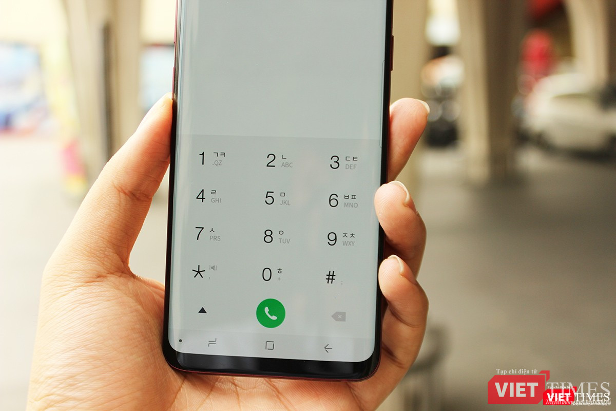 Giao diện thoại trên Galaxy S8 Plus
