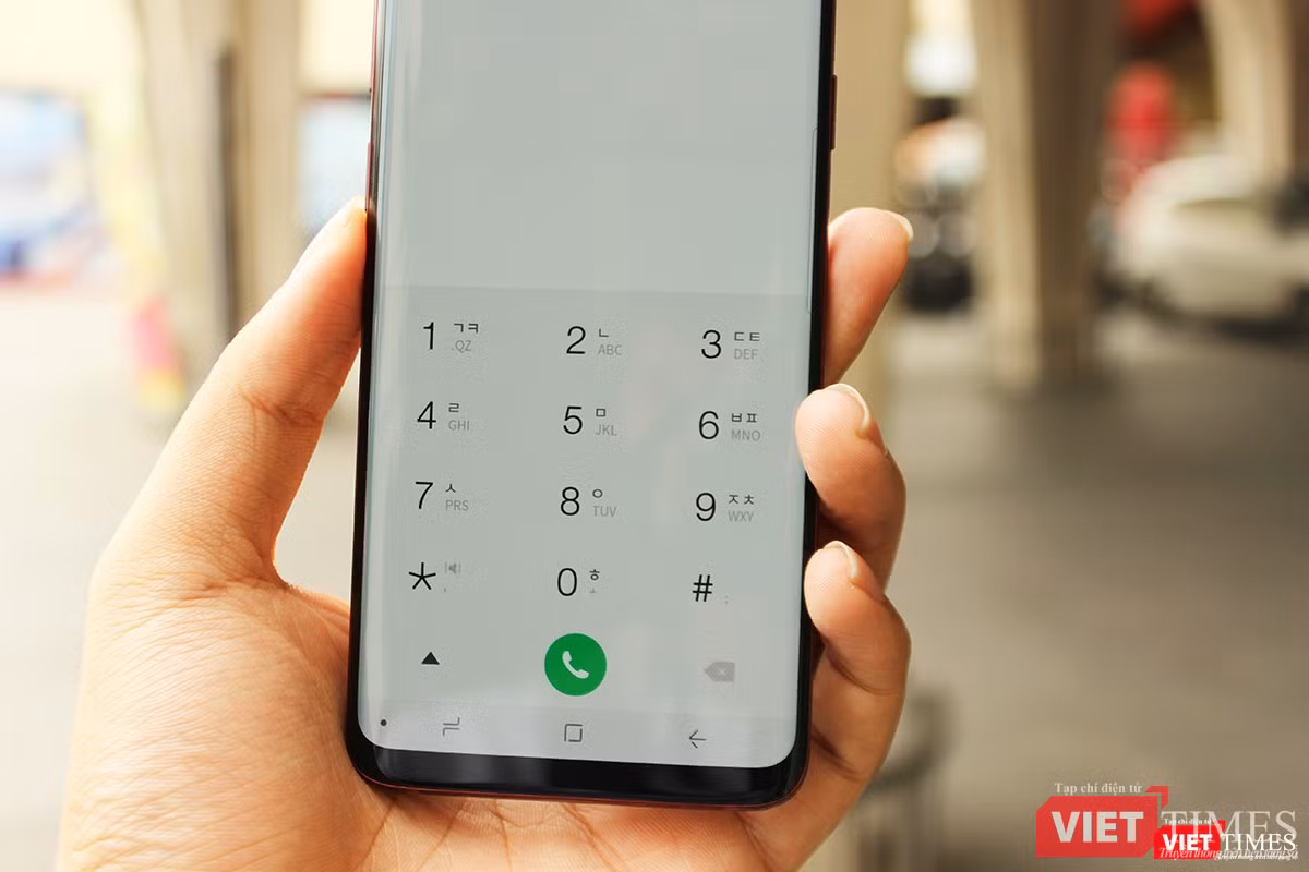 Giao diện thoại trên Galaxy S8 Plus Giao diện thoại trên Galaxy S8 Plus