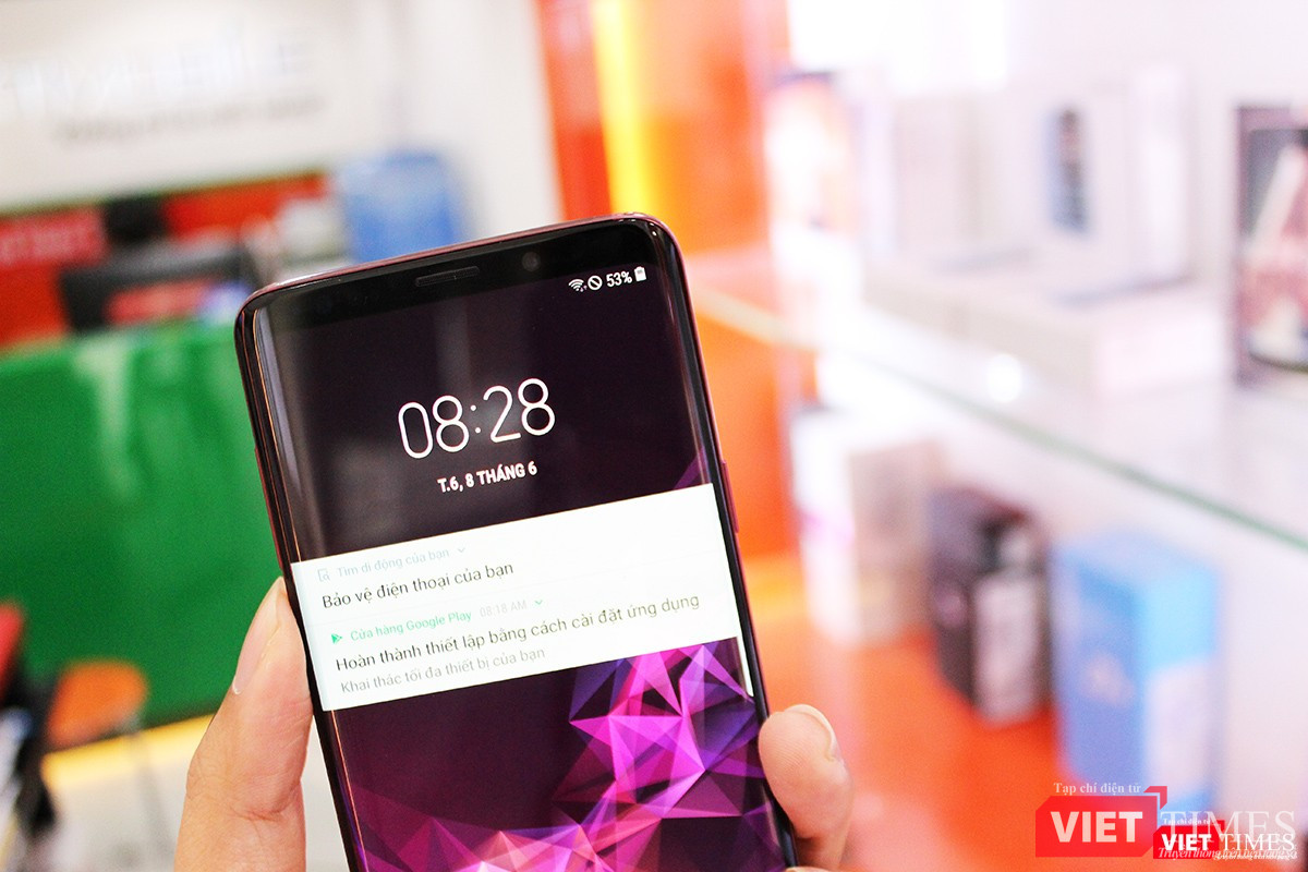 Galaxy S9 Plus có chức năng quét võng mạc và quét vân tay để nhận diện người chủ sở hữu