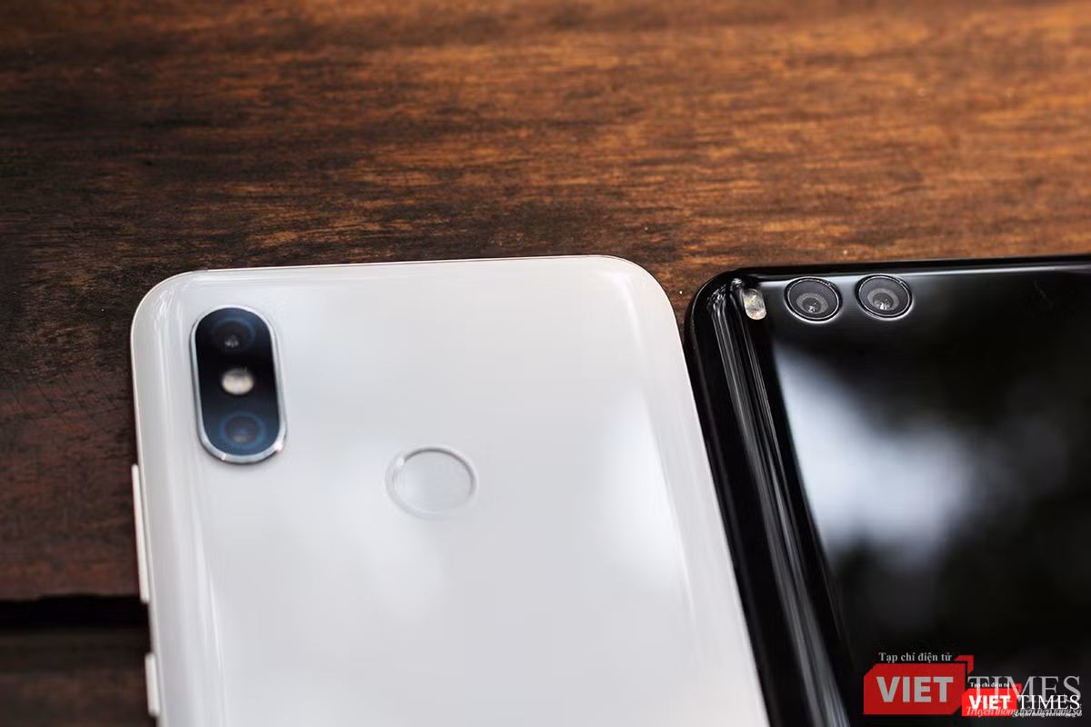 Cận cảnh camera kép trên Mi 8 và Mi 6