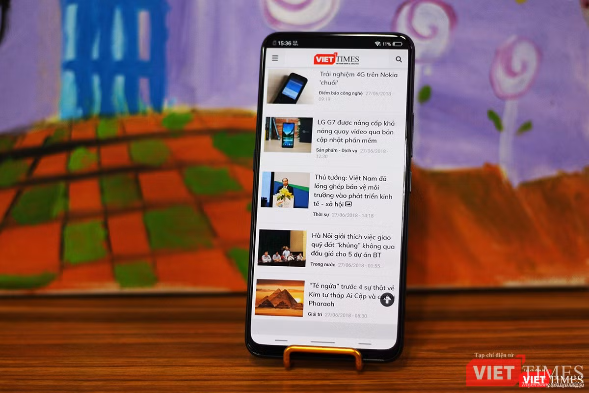 Nhìn chung, ngoài cơ cấu camera "ngoi lên ngụp xuống" thì Vivo Nex A cũng không có gì đặc biệt. Vivo cũng chưa tận dụng được lợi thế của màn hình tràn viền bởi khi duyệt bằng Chrome máy vẫn tạo ra hai viền đen khá dày. Sản phẩm hiện đang được bán tại XTMobile với giá 15,9 triệu đồng.