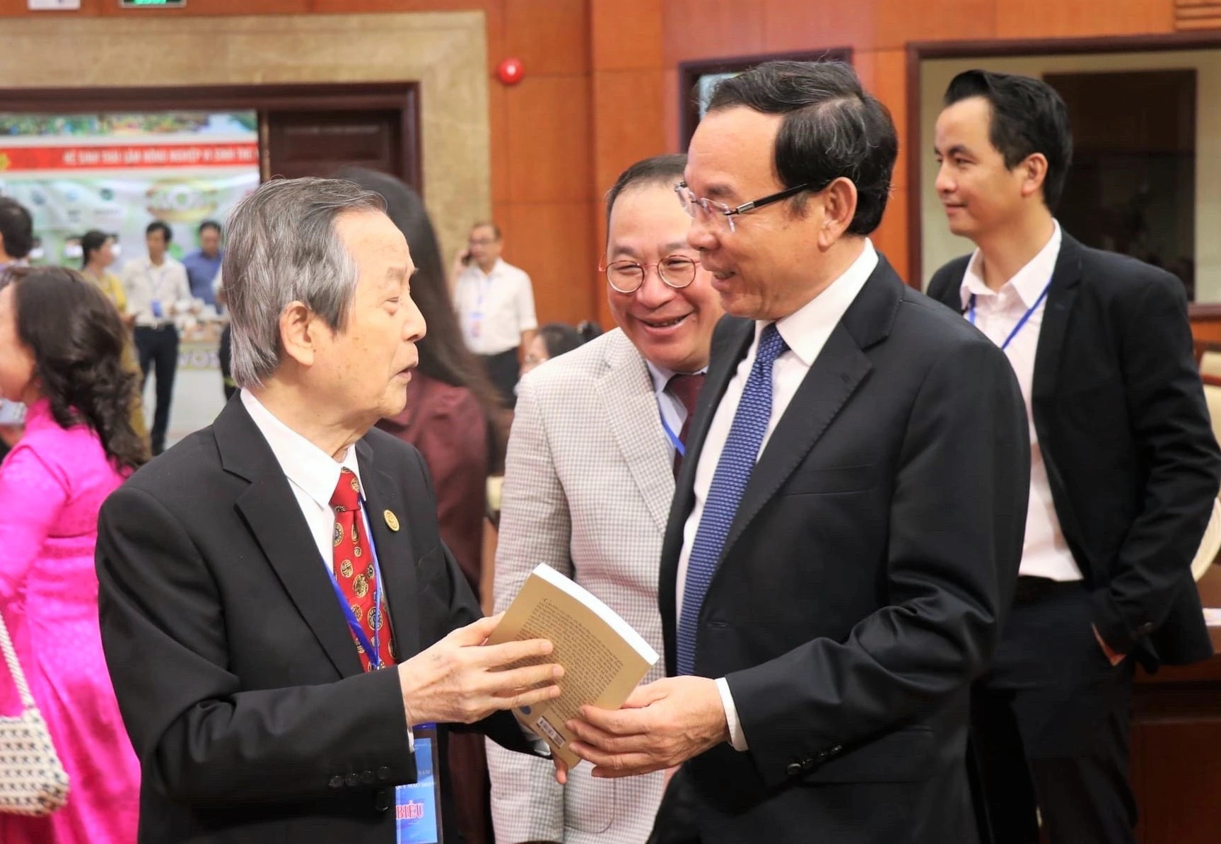 4. GS Dang Luong Mo.JPG